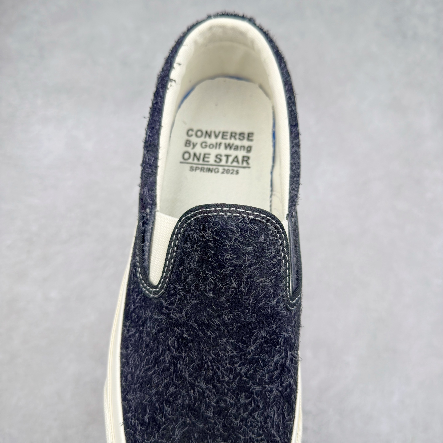 图片[5]-Tyler x GOLF WANG联名：One Star回归! Converse的One Star CC Slip Pro滑板鞋在 Tyler, the Creator和GOLF WANG的合作下再度回归，并且比以往更加“毛茸茸”。这次合作是Tyler亲自提出的，他特别请求Converse复刻这一滑板鞋款，用于最新的GOLF WANG系列。与Tyler之前的Converse联名鞋款一样，这双 GOLF WANG x One Star CC Slip Pro充满了丰富的色彩和纹理，鞋面采用毛茸茸的麂皮材质，色彩大胆且灵感来源于大自然的户外色调。原本作为低帮篮球鞋的One Star CC Slip Pro，经过演变已经成为滑板文化和时尚圈中的标志性鞋款，而这款鞋也完美契合了Tyler的个性一一他不仅是时尚ICON，还与滑板文化有着深厚的联系。尺码：35 36 36.5 37 38 38.5 39 40 40.5 41 42 42.5 43 44-选品中心