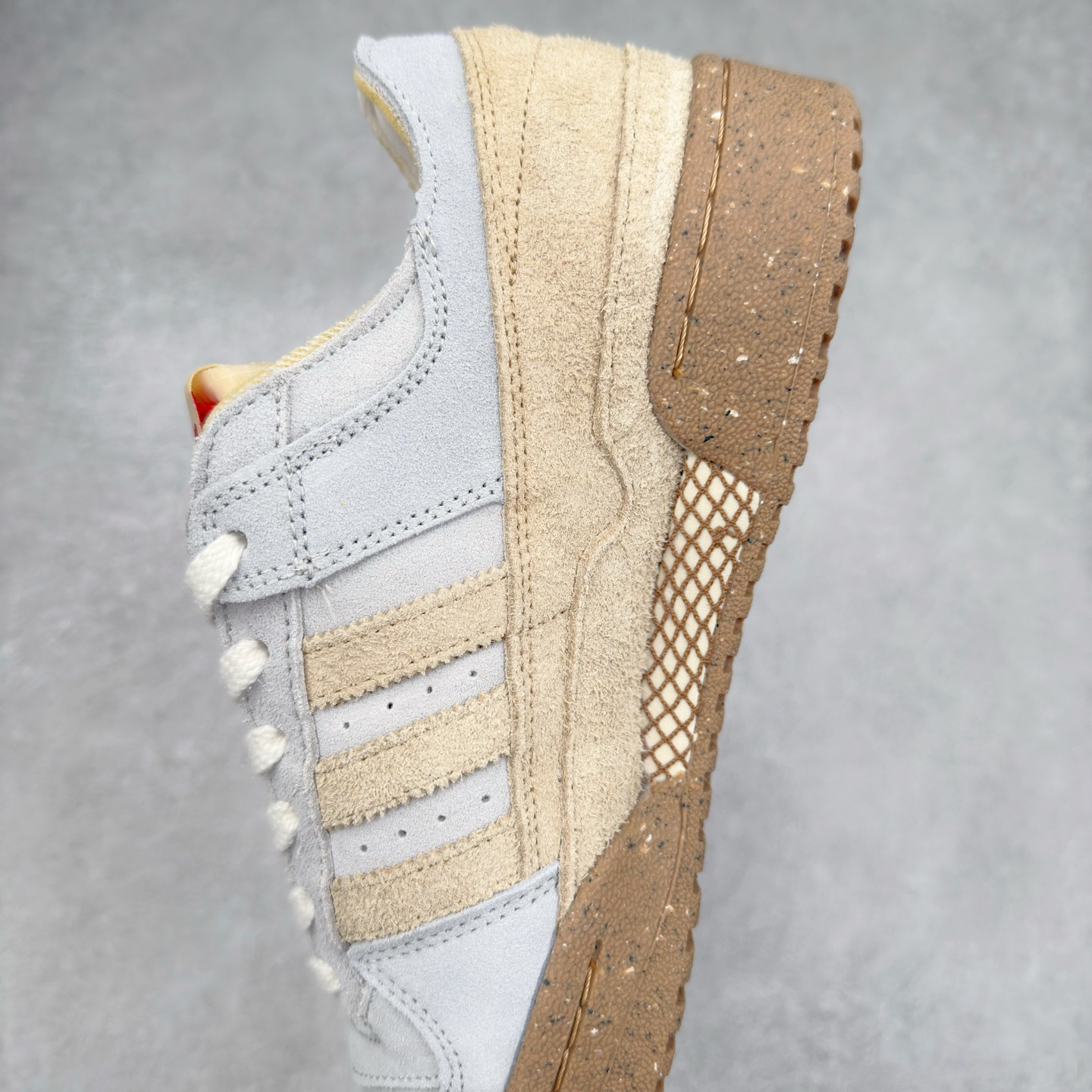 图片[7]-AD Forum 84 Low OG 低帮百搭潮流休闲运动板鞋 JI0488 以复古篮球鞋的外形为基础 采用皮革拼接 简约百搭 更加贴合舒适 中底内侧网格造型起到点睛之笔 外底橡胶 更显复古 尺码：36 36.5 37.5 38 38.5 39 40 40.5 41 42 42.5 43 44 44.5 45-选品中心