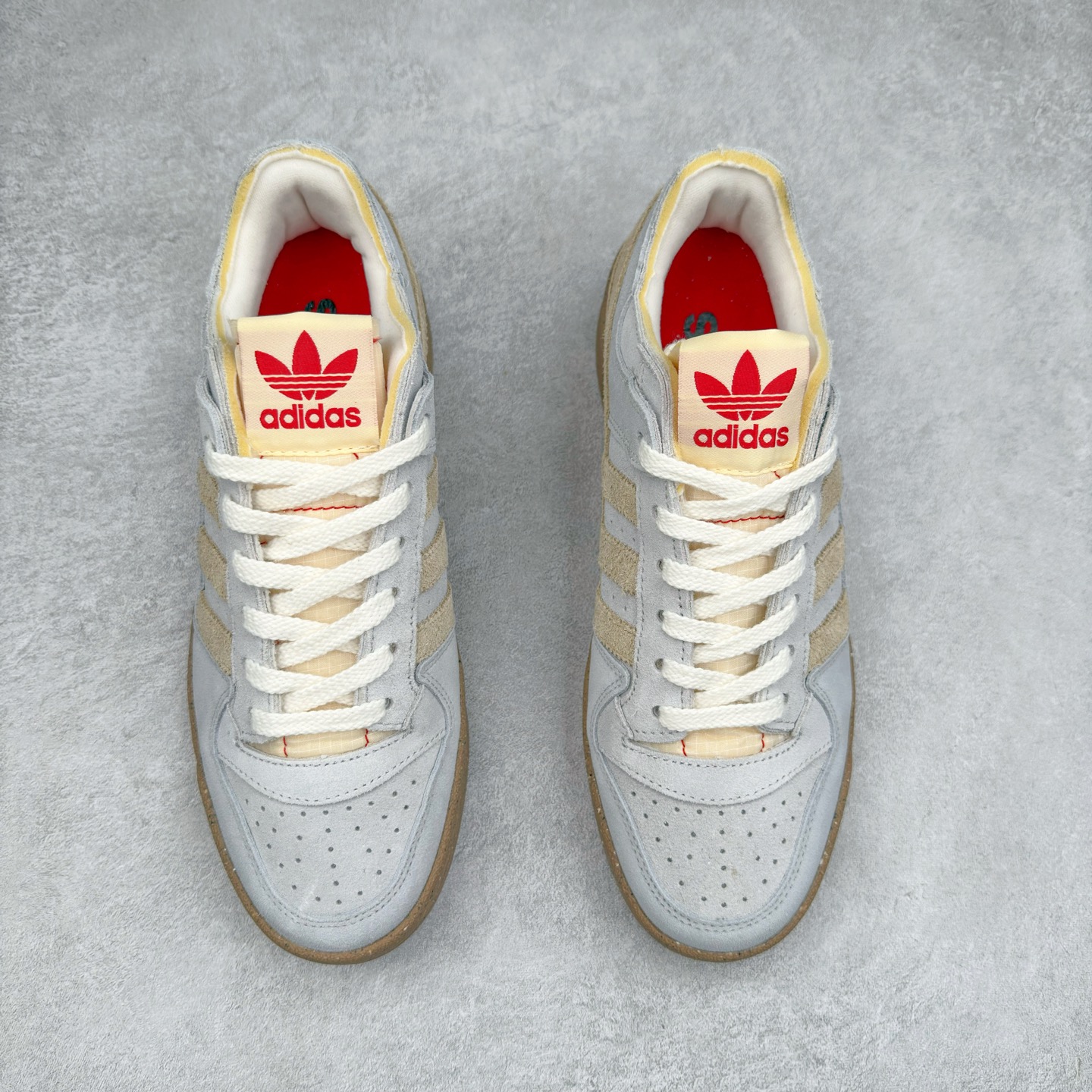 图片[2]-AD Forum 84 Low OG 低帮百搭潮流休闲运动板鞋 JI0488 以复古篮球鞋的外形为基础 采用皮革拼接 简约百搭 更加贴合舒适 中底内侧网格造型起到点睛之笔 外底橡胶 更显复古 尺码：36 36.5 37.5 38 38.5 39 40 40.5 41 42 42.5 43 44 44.5 45-选品中心