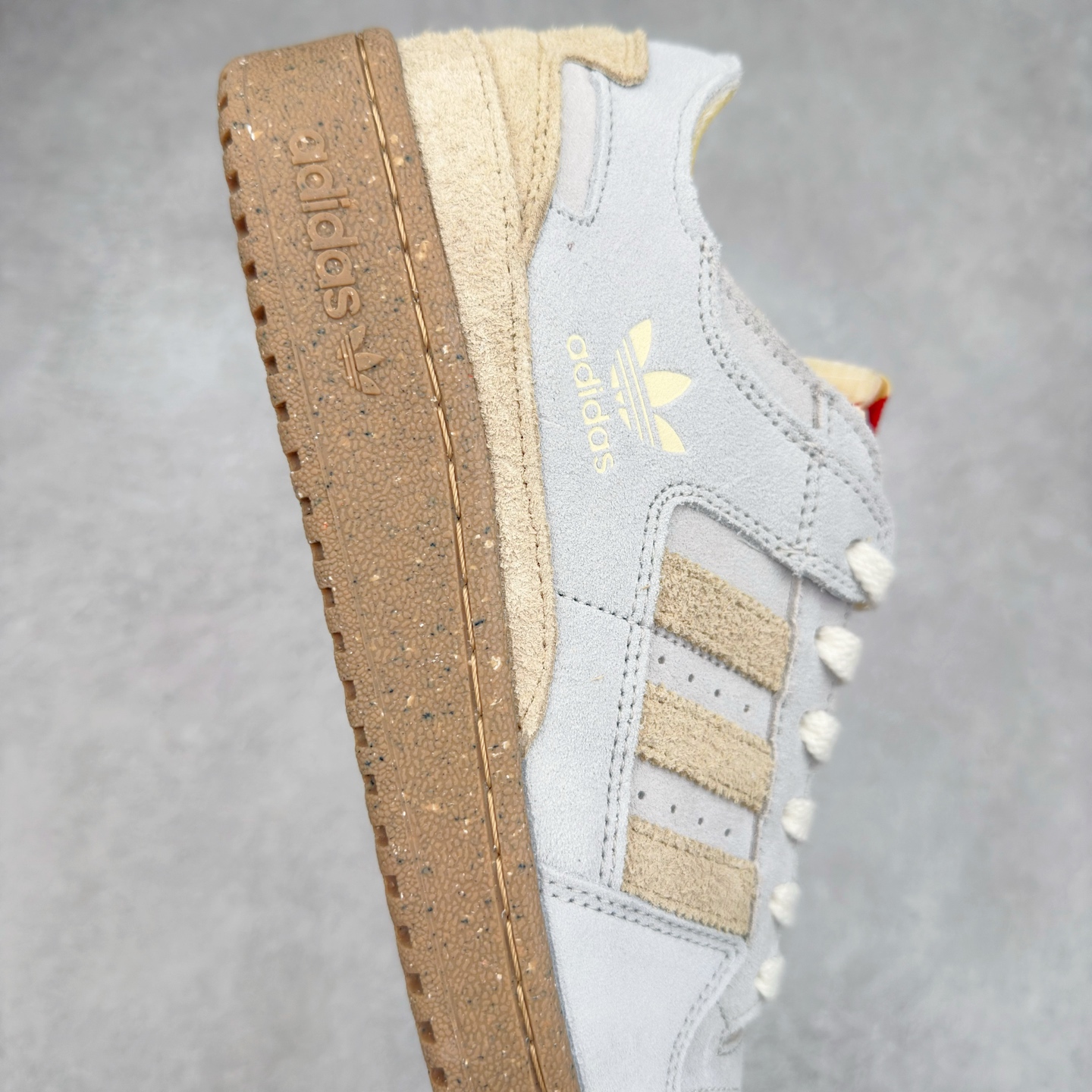 图片[6]-AD Forum 84 Low OG 低帮百搭潮流休闲运动板鞋 JI0488 以复古篮球鞋的外形为基础 采用皮革拼接 简约百搭 更加贴合舒适 中底内侧网格造型起到点睛之笔 外底橡胶 更显复古 尺码：36 36.5 37.5 38 38.5 39 40 40.5 41 42 42.5 43 44 44.5 45-选品中心