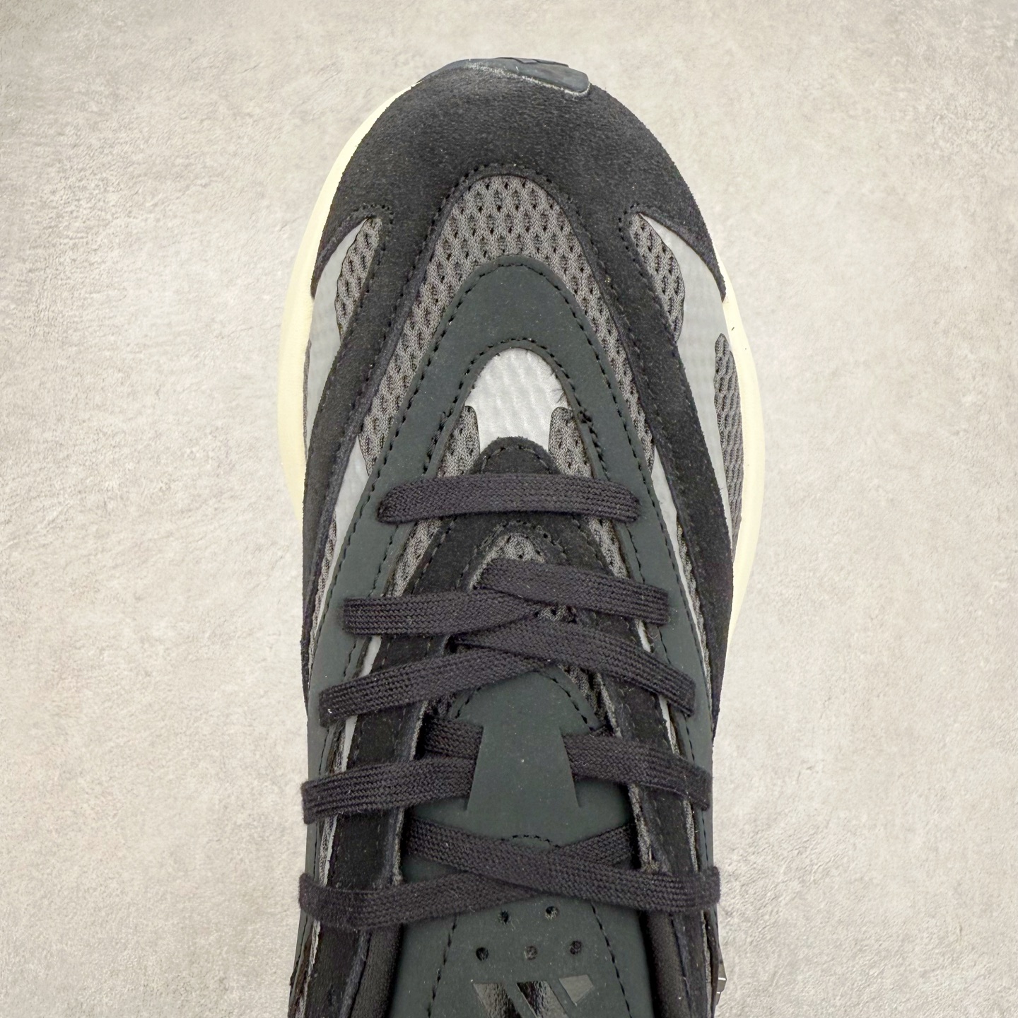 图片[4]-AD LIGHTBLAZE 流光舒适防滑耐磨低帮跑步鞋 JH6959 前卫的专业跑鞋风格造型，LIGHTBLAZE延续了竞速美学的流线轮廓，保留住了与 AdizeroAdios Pro Evo 1相类似厚底理念和「宽三道杠」的视觉元素。尺码：36 36.5 37.5 38 38.5 39 40 40.5 41 42 42.5 43 44 44.5 45-选品中心