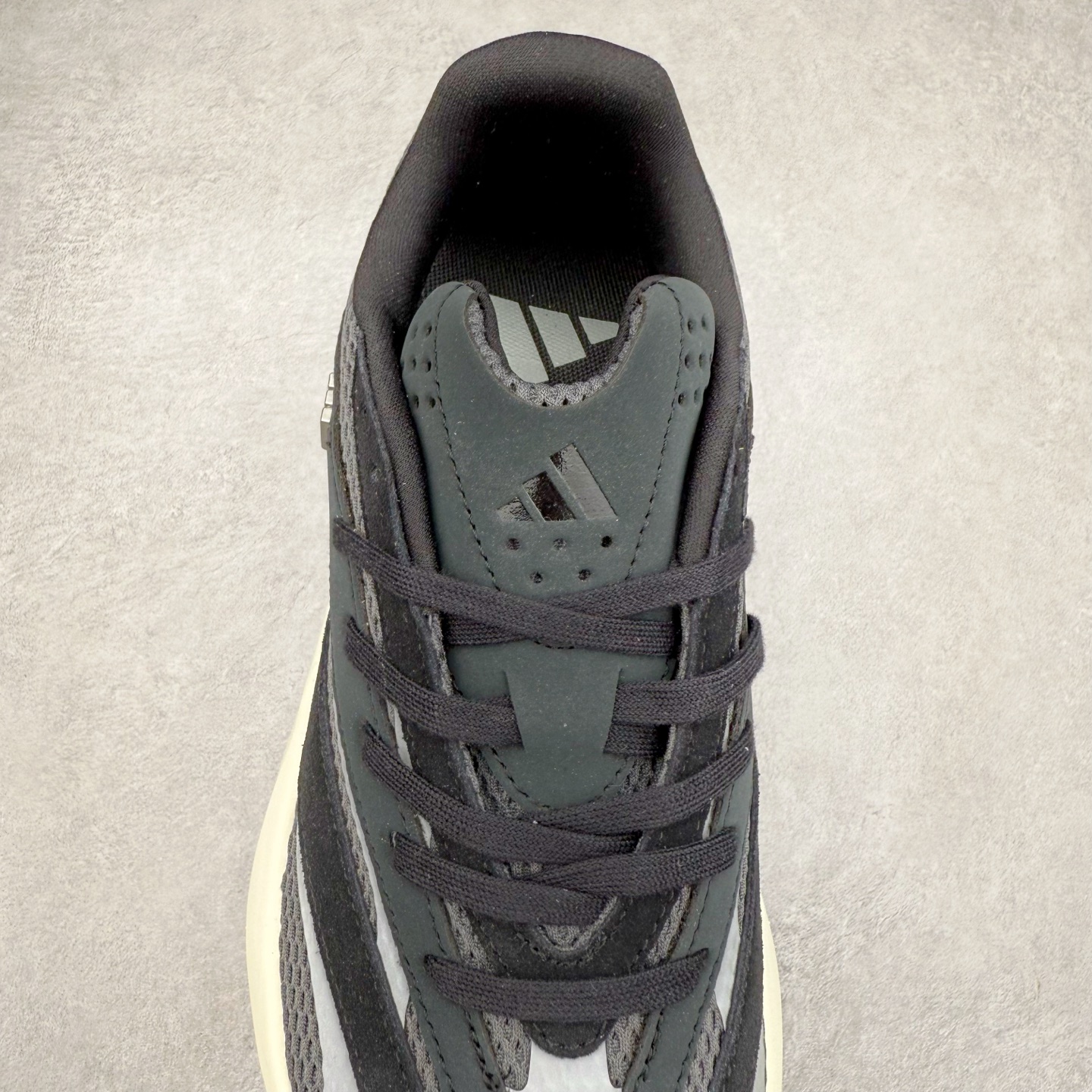 图片[5]-AD LIGHTBLAZE 流光舒适防滑耐磨低帮跑步鞋 JH6959 前卫的专业跑鞋风格造型，LIGHTBLAZE延续了竞速美学的流线轮廓，保留住了与 AdizeroAdios Pro Evo 1相类似厚底理念和「宽三道杠」的视觉元素。尺码：36 36.5 37.5 38 38.5 39 40 40.5 41 42 42.5 43 44 44.5 45-选品中心