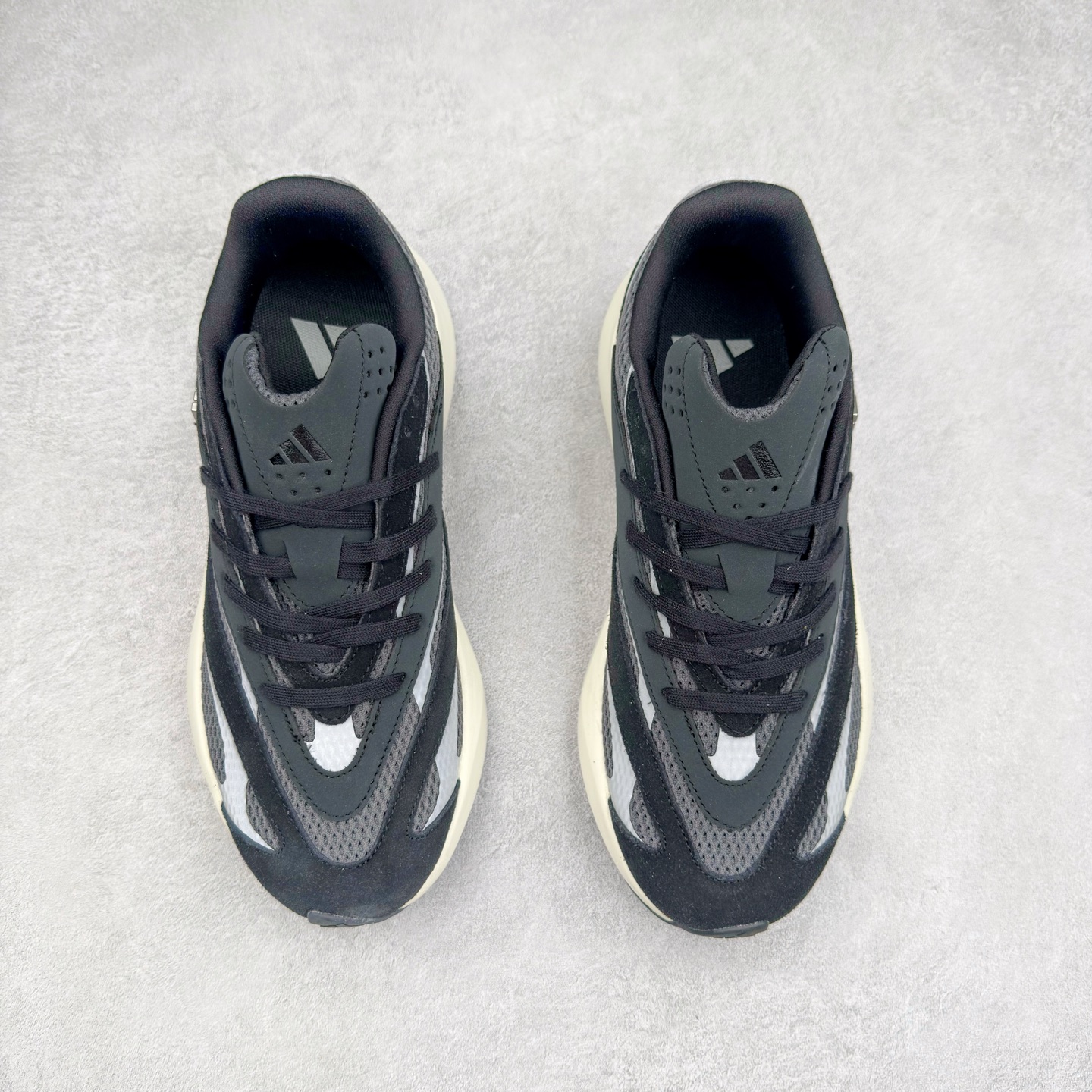 图片[2]-AD LIGHTBLAZE 流光舒适防滑耐磨低帮跑步鞋 JH6959 前卫的专业跑鞋风格造型，LIGHTBLAZE延续了竞速美学的流线轮廓，保留住了与 AdizeroAdios Pro Evo 1相类似厚底理念和「宽三道杠」的视觉元素。尺码：36 36.5 37.5 38 38.5 39 40 40.5 41 42 42.5 43 44 44.5 45-选品中心