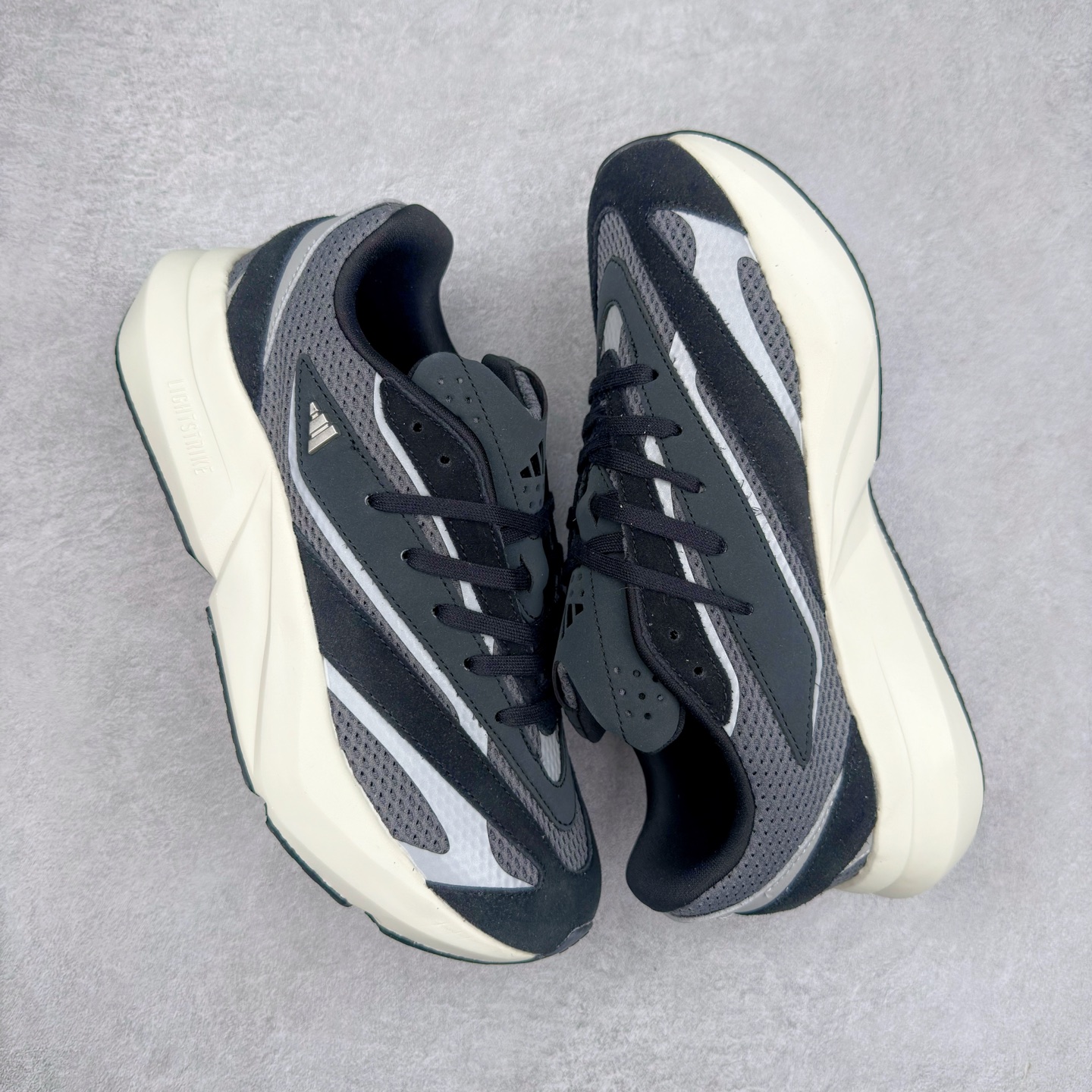 图片[3]-AD LIGHTBLAZE 流光舒适防滑耐磨低帮跑步鞋 JH6959 前卫的专业跑鞋风格造型，LIGHTBLAZE延续了竞速美学的流线轮廓，保留住了与 AdizeroAdios Pro Evo 1相类似厚底理念和「宽三道杠」的视觉元素。尺码：36 36.5 37.5 38 38.5 39 40 40.5 41 42 42.5 43 44 44.5 45-选品中心