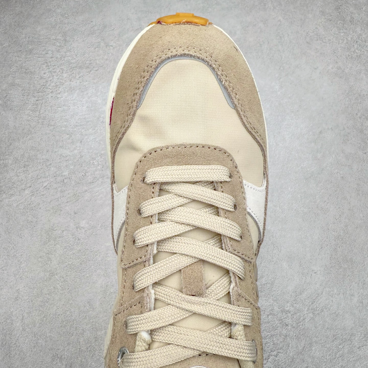 图片[4]-DESCENTE DUALIS 迪桑特都市通勤时尚防滑低帮生活休闲鞋 DESCENTE（迪桑特）创立于1935年，品牌名取自法语词汇，意为“滑降”。品牌箭头标识代表滑雪的三种技术“高速直线滑行”、“穿越”和“侧滑”，也寓意品牌在打造高端专业运动产品中不断追求完美的创新精神，致力于成为中国高端专业滑雪、综训、女子、铁人三项、高尔夫的第一品牌。尺码：36 36.5 37 38 38.5 39 40 40.5 41 42 42.5 43 44 44.5 45-选品中心