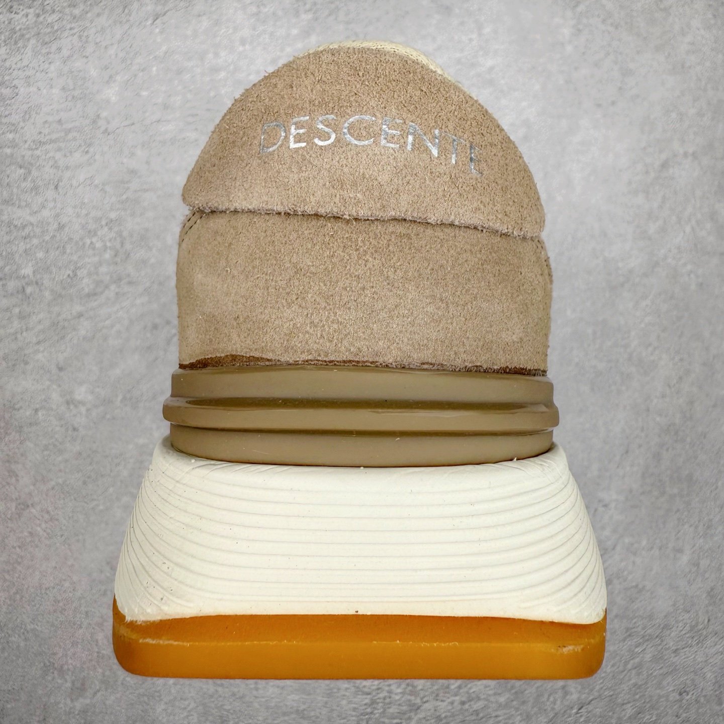 图片[8]-DESCENTE DUALIS 迪桑特都市通勤时尚防滑低帮生活休闲鞋 DESCENTE（迪桑特）创立于1935年，品牌名取自法语词汇，意为“滑降”。品牌箭头标识代表滑雪的三种技术“高速直线滑行”、“穿越”和“侧滑”，也寓意品牌在打造高端专业运动产品中不断追求完美的创新精神，致力于成为中国高端专业滑雪、综训、女子、铁人三项、高尔夫的第一品牌。尺码：36 36.5 37 38 38.5 39 40 40.5 41 42 42.5 43 44 44.5 45-选品中心