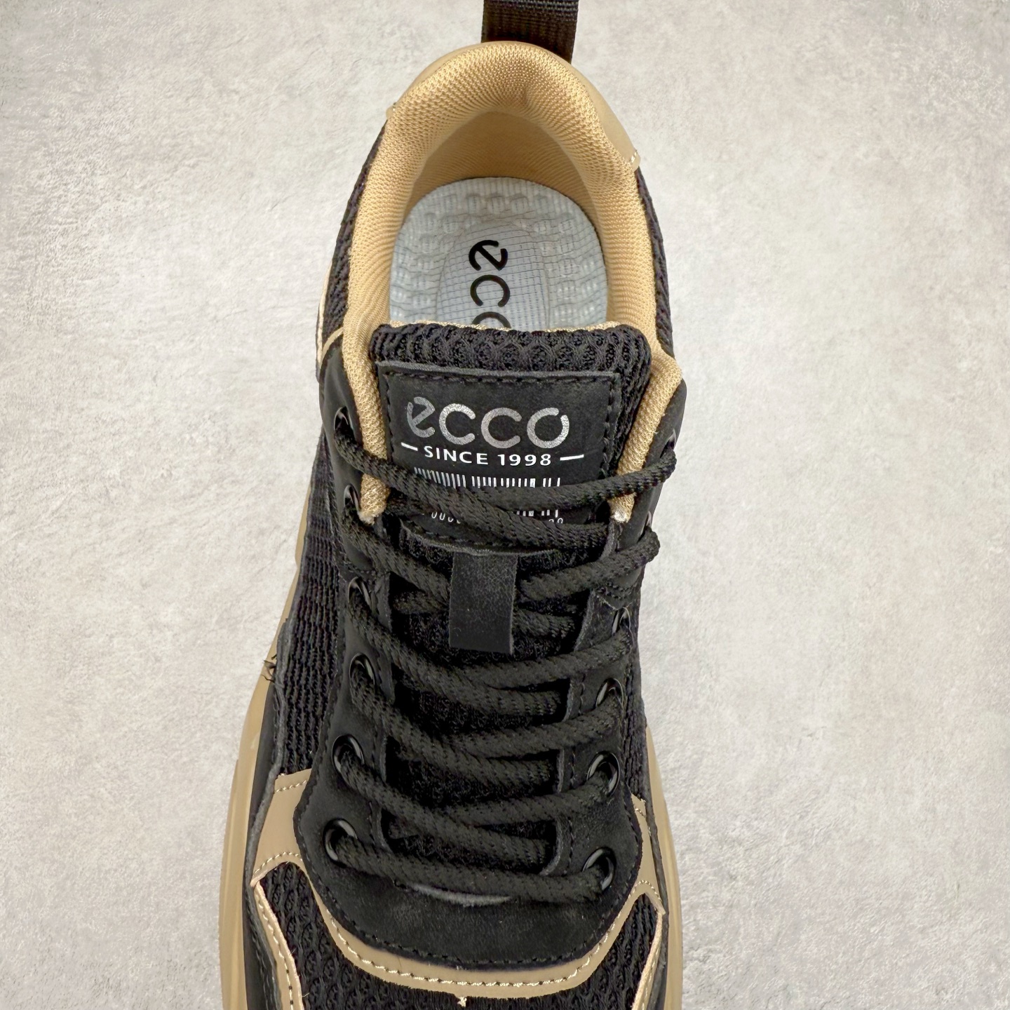 图片[5]-ECCO爱步运动鞋男 夏季网面透气休闲跑步鞋男 健步BIOM系列 多种材质拼接鞋面，脚感舒适，清爽柔软 出街有型 自然律动科技，符合人体工学鞋楦 贴近足部天然形态 休闲编织系带 穿脱方便 更好的调节松紧 舒适透气内里 柔软亲肤 全新的轻量发泡底材料橡胶大底 柔软舒适，轻量回弹，脚感更轻盈 凹凸底纹 增强鞋子摩擦力和防滑性 轻盈自如 适跑畅练 尺码：39 40 41 42 43 44（运动码）-选品中心