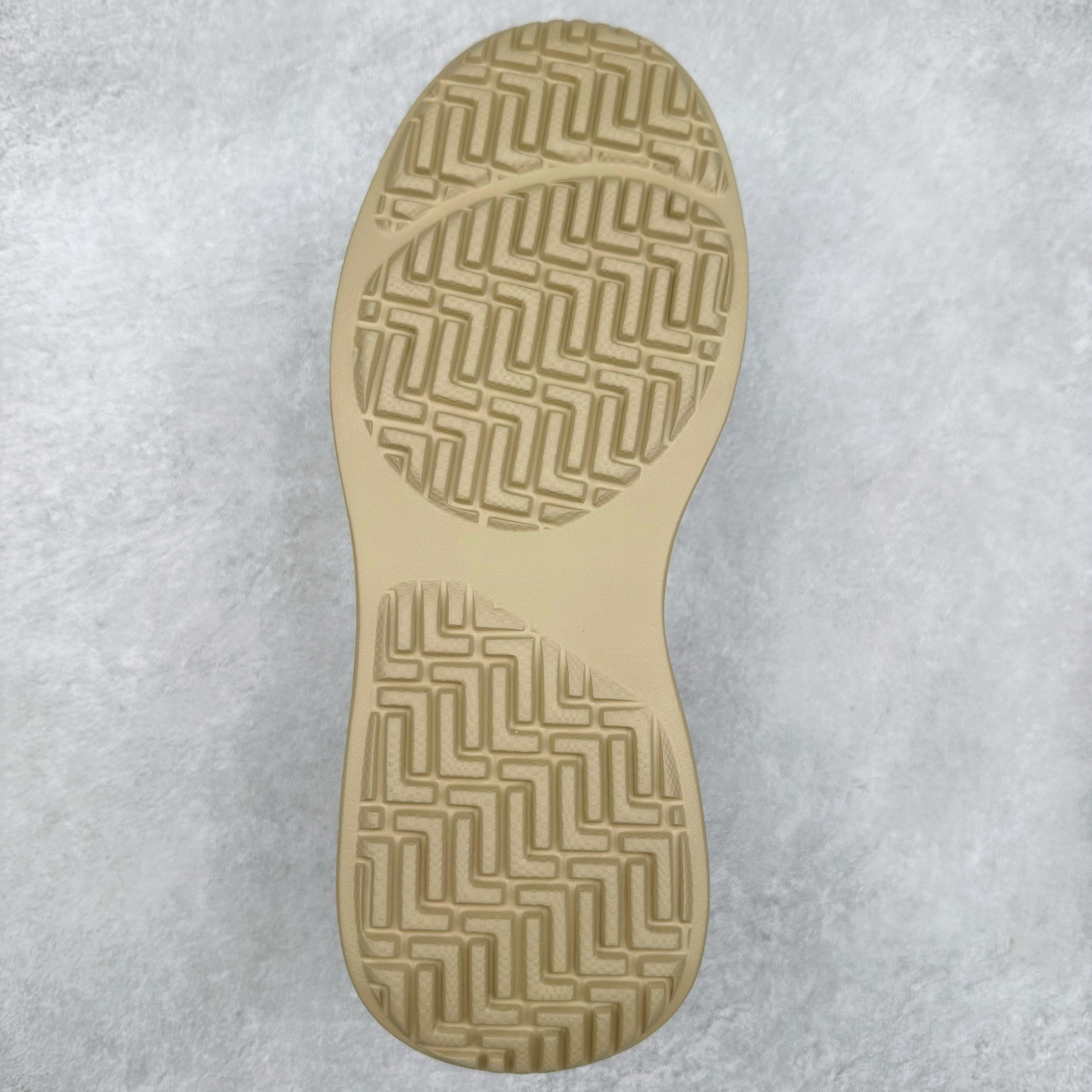 图片[9]-ECCO爱步运动鞋男 夏季网面透气休闲跑步鞋男 健步BIOM系列 多种材质拼接鞋面，脚感舒适，清爽柔软 出街有型 自然律动科技，符合人体工学鞋楦 贴近足部天然形态 休闲编织系带 穿脱方便 更好的调节松紧 舒适透气内里 柔软亲肤 全新的轻量发泡底材料橡胶大底 柔软舒适，轻量回弹，脚感更轻盈 凹凸底纹 增强鞋子摩擦力和防滑性 轻盈自如 适跑畅练 尺码：39 40 41 42 43 44（运动码）-选品中心