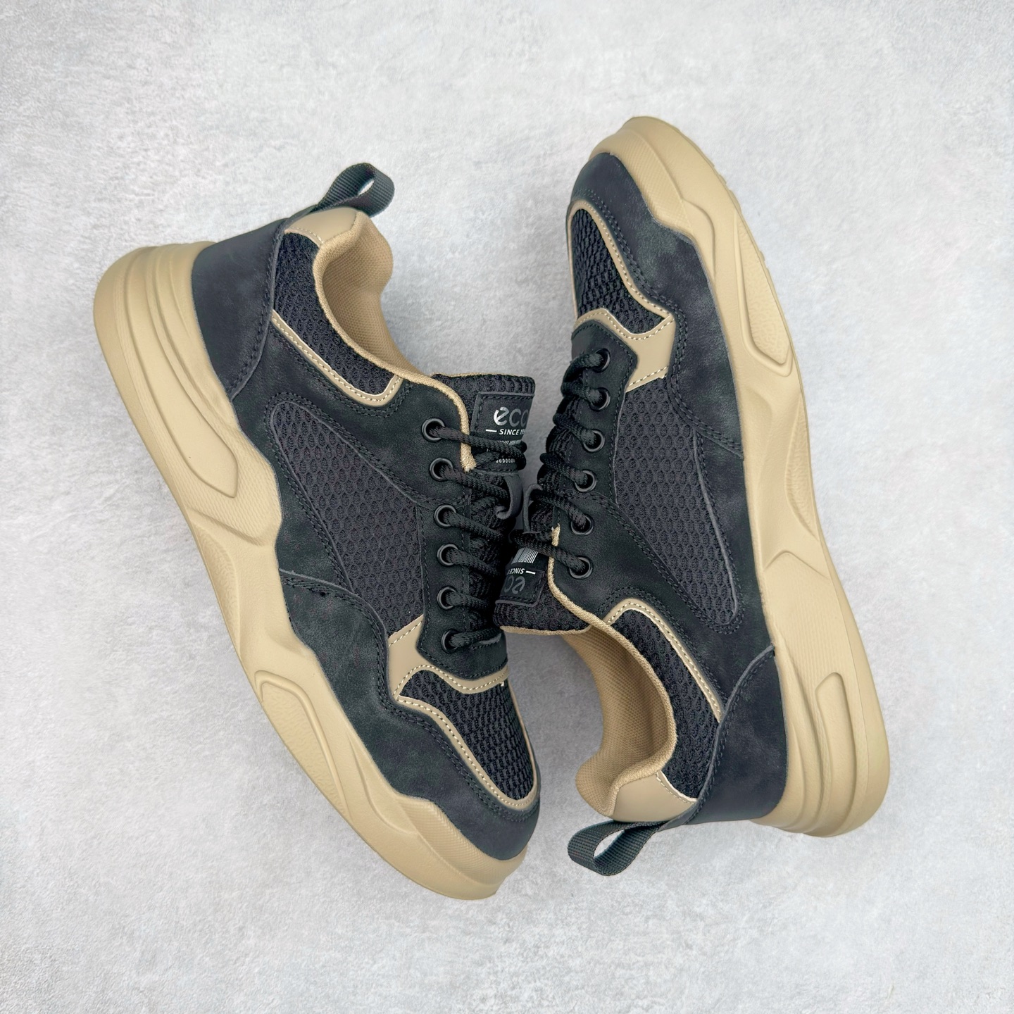 图片[3]-ECCO爱步运动鞋男 夏季网面透气休闲跑步鞋男 健步BIOM系列 多种材质拼接鞋面，脚感舒适，清爽柔软 出街有型 自然律动科技，符合人体工学鞋楦 贴近足部天然形态 休闲编织系带 穿脱方便 更好的调节松紧 舒适透气内里 柔软亲肤 全新的轻量发泡底材料橡胶大底 柔软舒适，轻量回弹，脚感更轻盈 凹凸底纹 增强鞋子摩擦力和防滑性 轻盈自如 适跑畅练 尺码：39 40 41 42 43 44（运动码）-选品中心