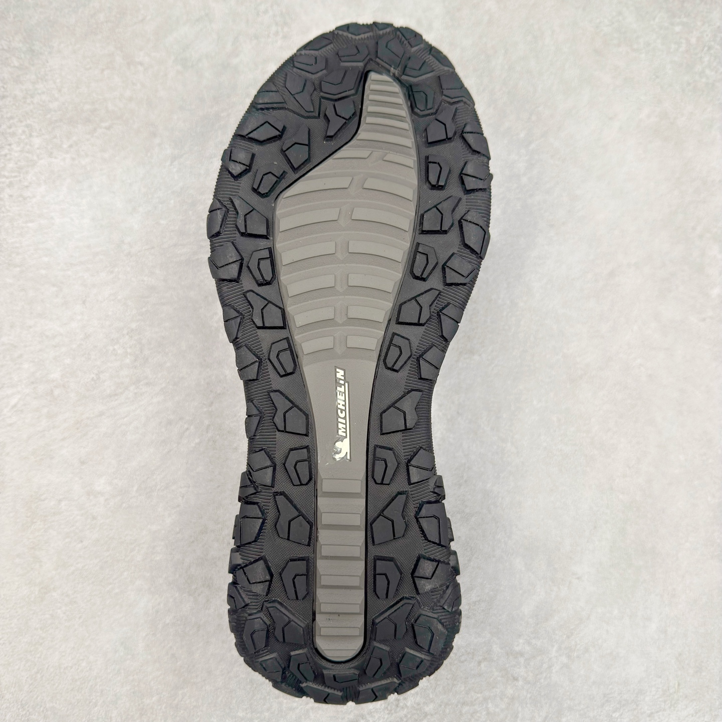 图片[9]-ECCO爱步男款运动鞋 真皮透气休闲防滑跑步鞋 健步BIOMC大经典 直接注塑工艺 稳固舒适 强效缓震与能量回弹 增加运动时的稳定与舒适 牛皮鞋面，纹理自然，柔韧耐穿 PU中底，带来轻盈舒适的上脚感受 橡胶大底，抓地力强，具有良好的耐磨性 都市探索 步履悠然 尺码：39 40 41 42 43 44（ 正常码）-选品中心