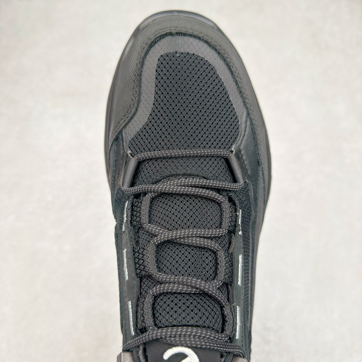 图片[4]-ECCO爱步男款运动鞋 真皮透气休闲防滑跑步鞋 健步BIOMC大经典 直接注塑工艺 稳固舒适 强效缓震与能量回弹 增加运动时的稳定与舒适 牛皮鞋面，纹理自然，柔韧耐穿 PU中底，带来轻盈舒适的上脚感受 橡胶大底，抓地力强，具有良好的耐磨性 都市探索 步履悠然 尺码：39 40 41 42 43 44（ 正常码）-选品中心