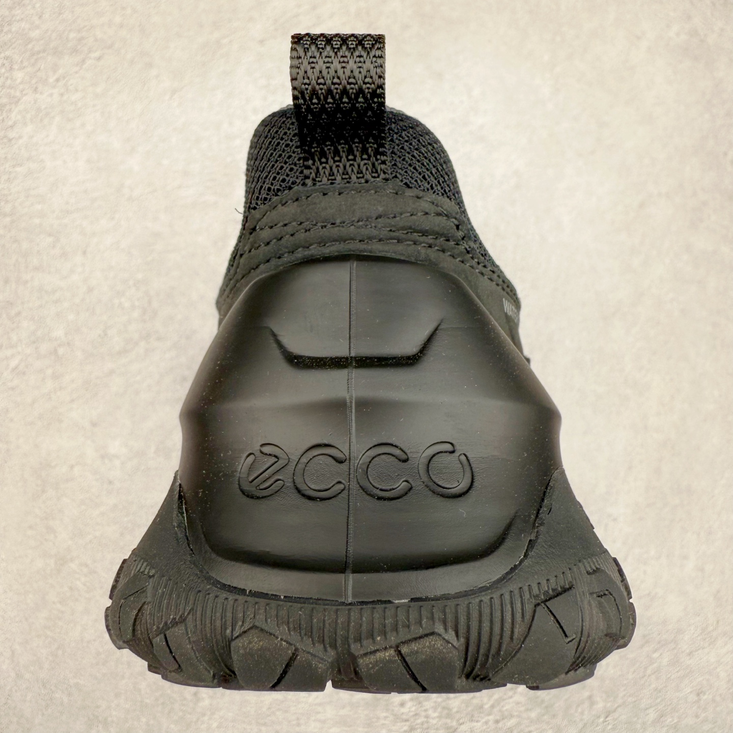 图片[8]-ECCO爱步男款运动鞋 真皮透气休闲防滑跑步鞋 健步BIOMC大经典 直接注塑工艺 稳固舒适 强效缓震与能量回弹 增加运动时的稳定与舒适 牛皮鞋面，纹理自然，柔韧耐穿 PU中底，带来轻盈舒适的上脚感受 橡胶大底，抓地力强，具有良好的耐磨性 都市探索 步履悠然 尺码：39 40 41 42 43 44（ 正常码）-选品中心