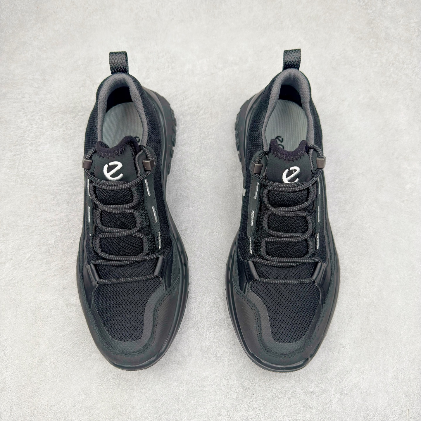 图片[2]-ECCO爱步男款运动鞋 真皮透气休闲防滑跑步鞋 健步BIOMC大经典 直接注塑工艺 稳固舒适 强效缓震与能量回弹 增加运动时的稳定与舒适 牛皮鞋面，纹理自然，柔韧耐穿 PU中底，带来轻盈舒适的上脚感受 橡胶大底，抓地力强，具有良好的耐磨性 都市探索 步履悠然 尺码：39 40 41 42 43 44（ 正常码）-选品中心