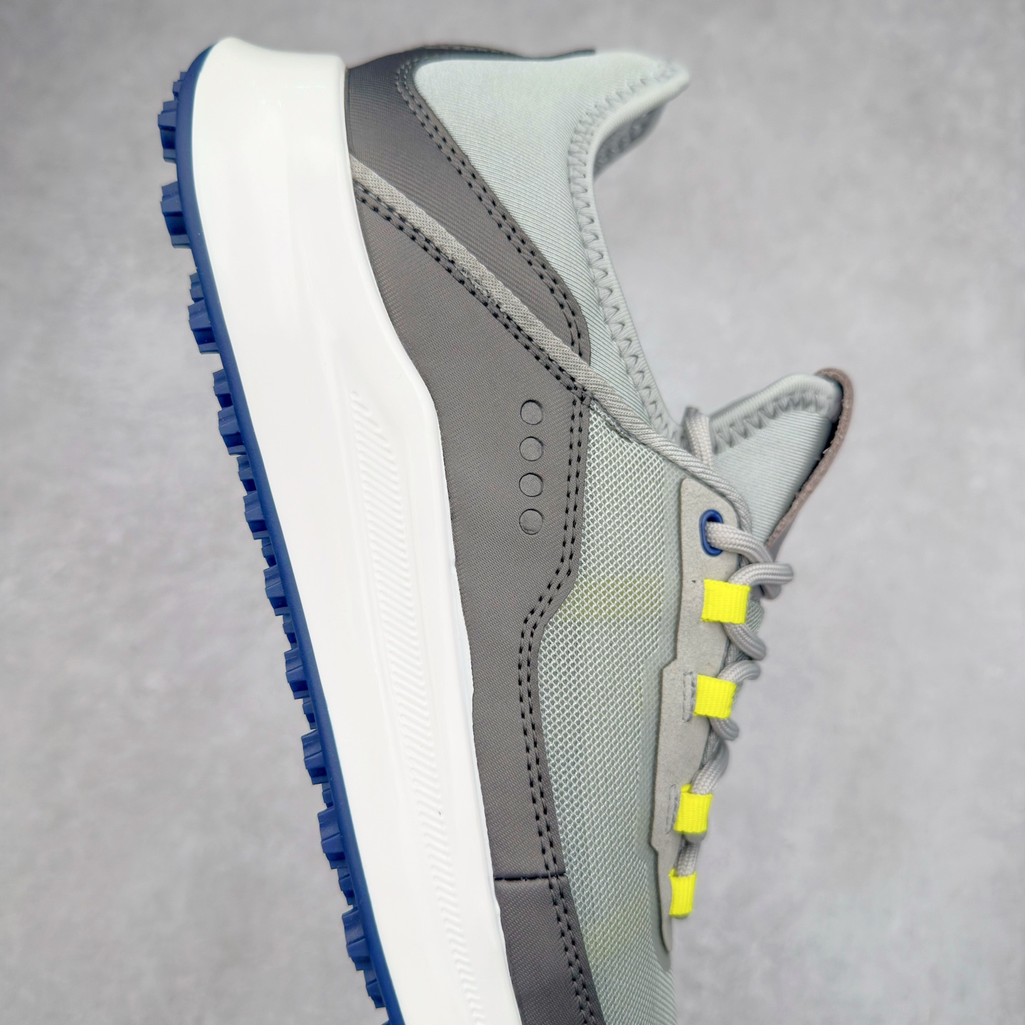 图片[6]-ECCO爱步男款运动鞋 真皮透气休闲防滑跑步鞋 健步BIOMC大经典 直接注塑工艺 稳固舒适 强效缓震与能量回弹 增加运动时的稳定与舒适 牛皮鞋面，纹理自然，柔韧耐穿 PU中底，带来轻盈舒适的上脚感受 橡胶大底，抓地力强，具有良好的耐磨性 都市探索 步履悠然 尺码：39 40 41 42 43 44（ 正常码）-选品中心