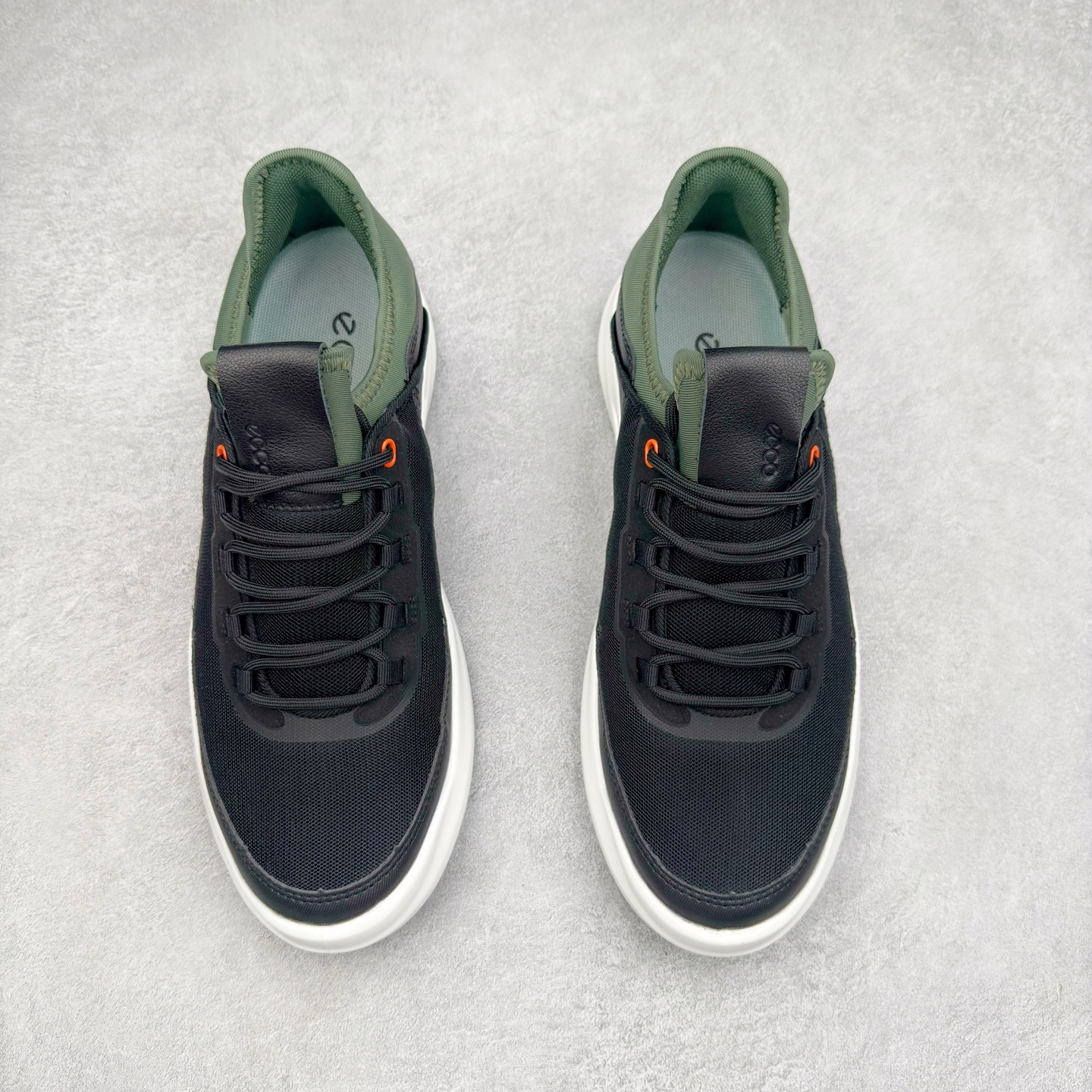 图片[2]-ECCO爱步男款运动鞋 真皮透气休闲防滑跑步鞋 健步BIOMC大经典 直接注塑工艺 稳固舒适 强效缓震与能量回弹 增加运动时的稳定与舒适 牛皮鞋面，纹理自然，柔韧耐穿 PU中底，带来轻盈舒适的上脚感受 橡胶大底，抓地力强，具有良好的耐磨性 都市探索 步履悠然 尺码：39 40 41 42 43 44（ 正常码）-选品中心