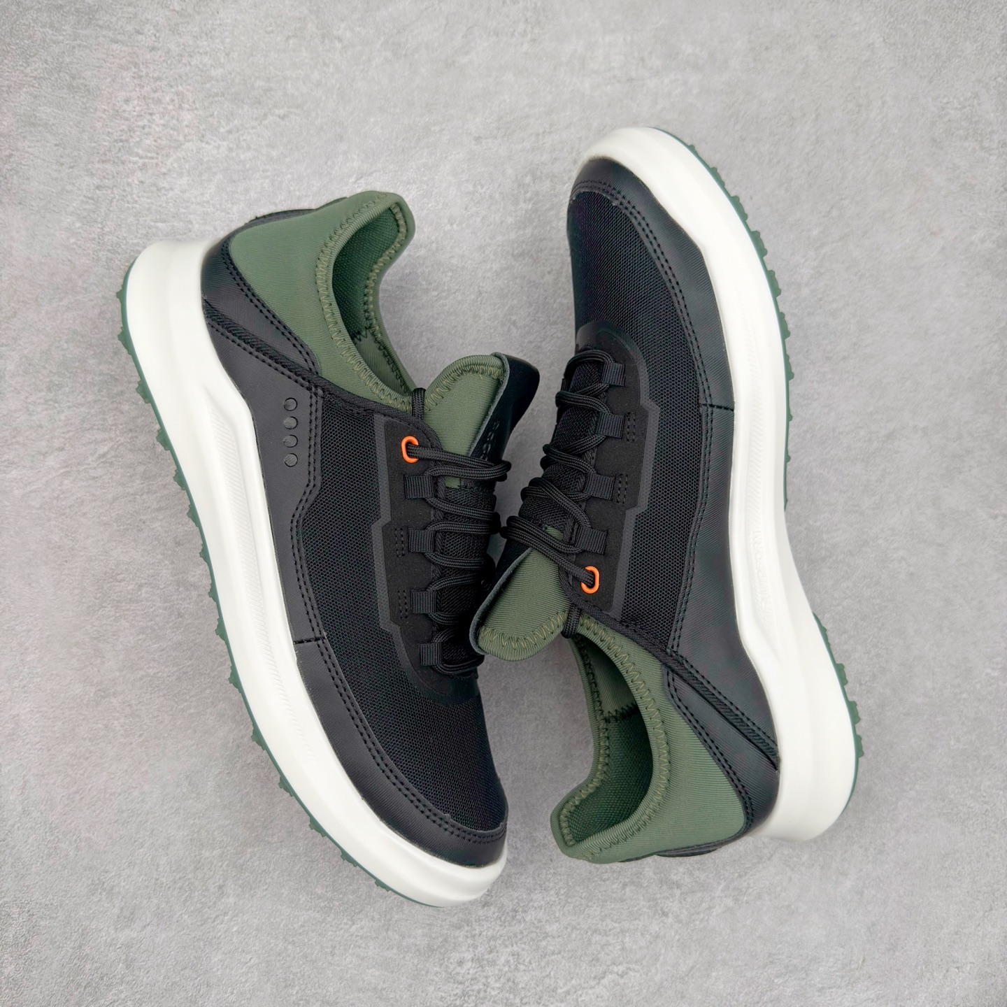 图片[3]-ECCO爱步男款运动鞋 真皮透气休闲防滑跑步鞋 健步BIOMC大经典 直接注塑工艺 稳固舒适 强效缓震与能量回弹 增加运动时的稳定与舒适 牛皮鞋面，纹理自然，柔韧耐穿 PU中底，带来轻盈舒适的上脚感受 橡胶大底，抓地力强，具有良好的耐磨性 都市探索 步履悠然 尺码：39 40 41 42 43 44（ 正常码）-选品中心