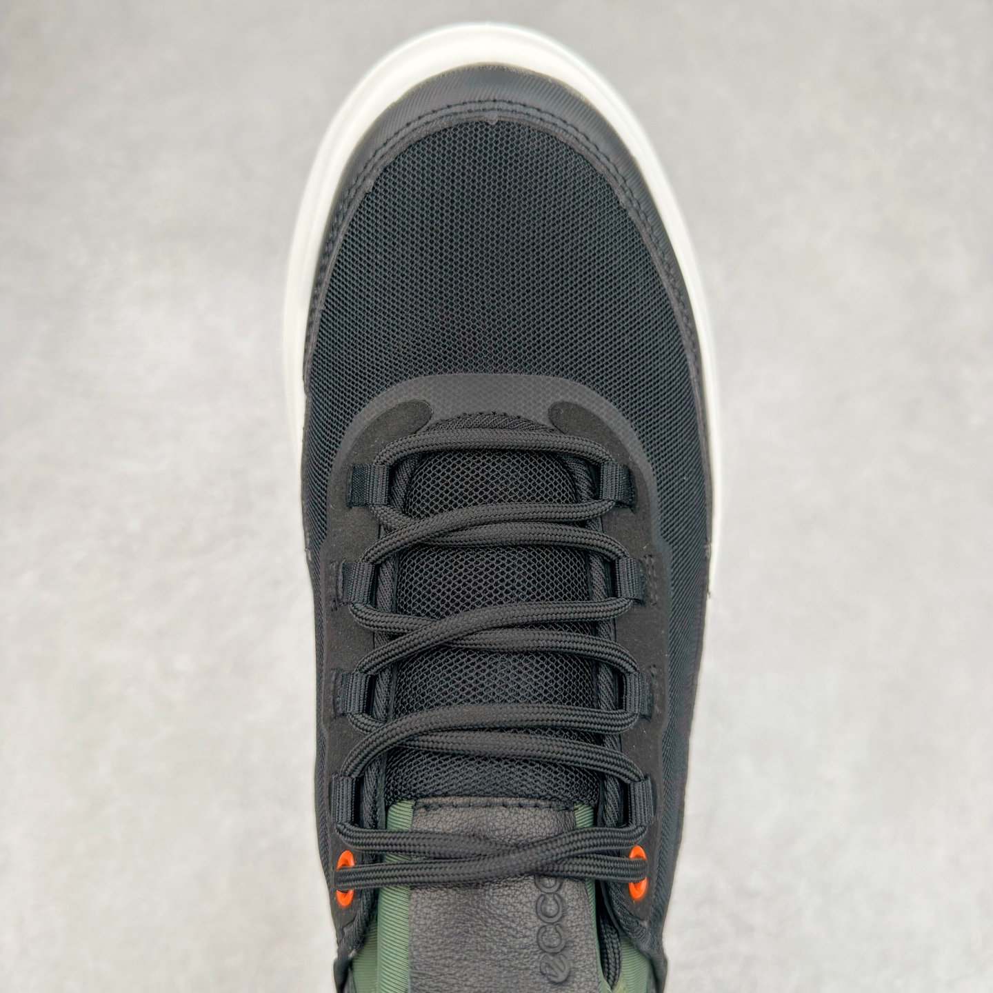 图片[4]-ECCO爱步男款运动鞋 真皮透气休闲防滑跑步鞋 健步BIOMC大经典 直接注塑工艺 稳固舒适 强效缓震与能量回弹 增加运动时的稳定与舒适 牛皮鞋面，纹理自然，柔韧耐穿 PU中底，带来轻盈舒适的上脚感受 橡胶大底，抓地力强，具有良好的耐磨性 都市探索 步履悠然 尺码：39 40 41 42 43 44（ 正常码）-选品中心