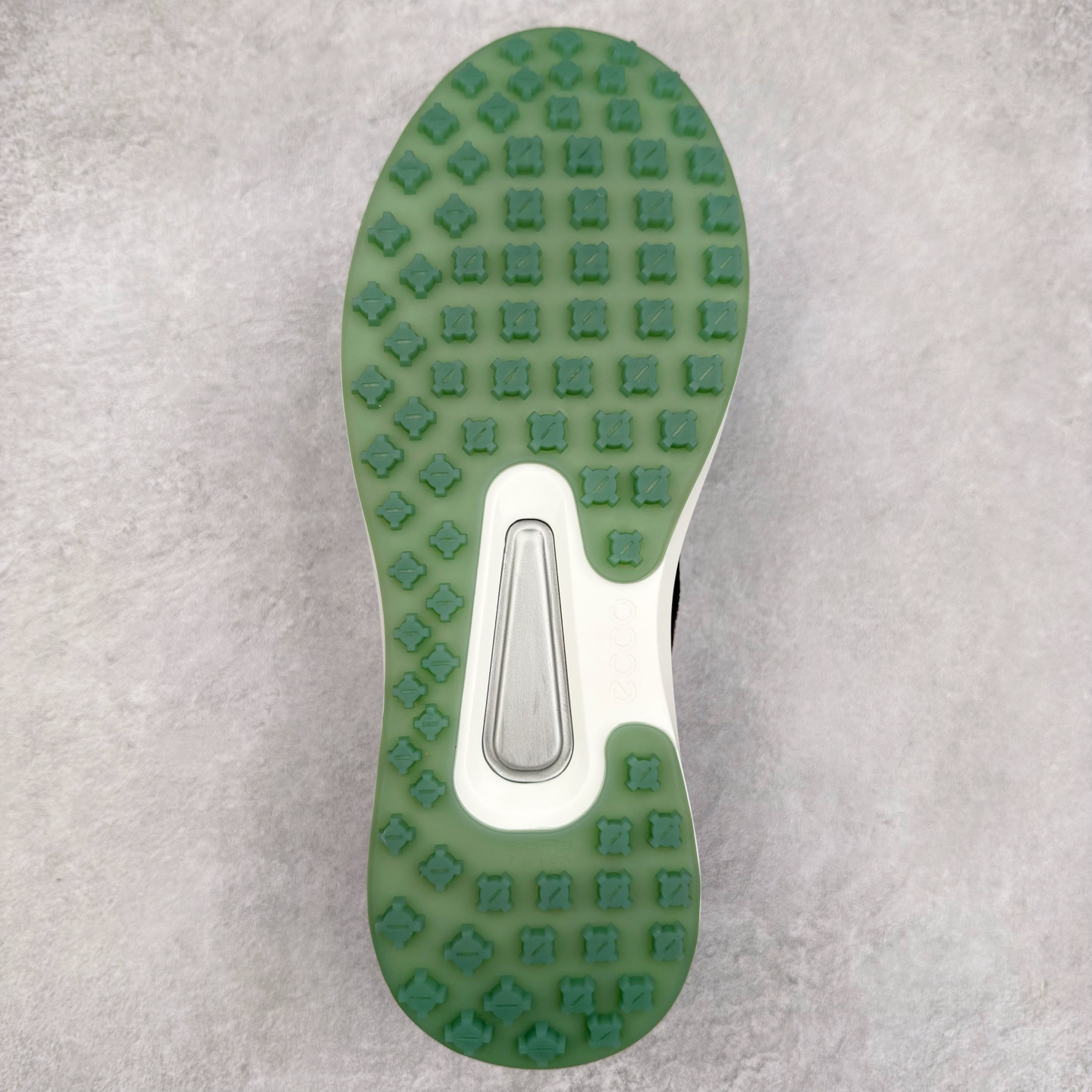 图片[9]-ECCO爱步男款运动鞋 真皮透气休闲防滑跑步鞋 健步BIOMC大经典 直接注塑工艺 稳固舒适 强效缓震与能量回弹 增加运动时的稳定与舒适 牛皮鞋面，纹理自然，柔韧耐穿 PU中底，带来轻盈舒适的上脚感受 橡胶大底，抓地力强，具有良好的耐磨性 都市探索 步履悠然 尺码：39 40 41 42 43 44（ 正常码）-选品中心