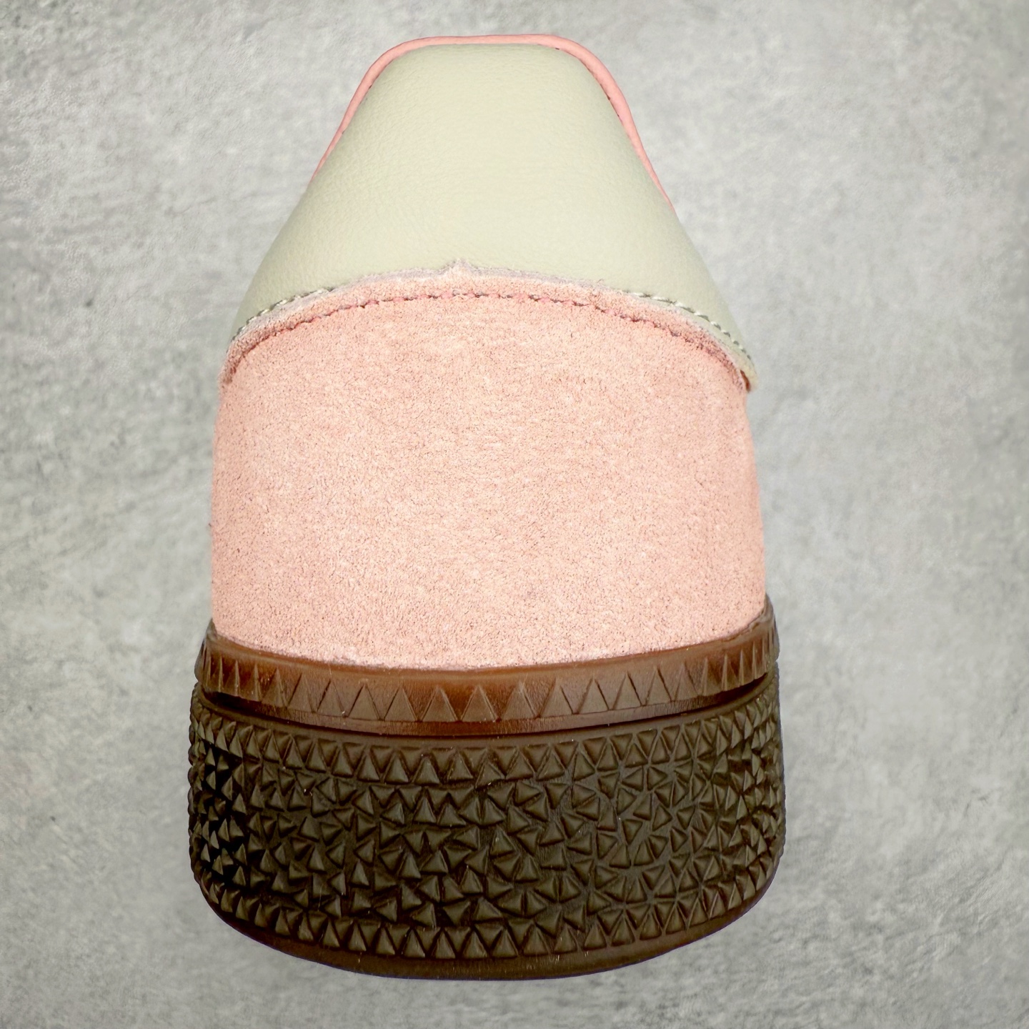 图片[8]-AD Originals Handball SPZL 手球运动员系列百搭休闲运动板鞋 JH2646 这款来自阿迪达斯的这款HANDBALL SPZL前身是一双手球运动鞋，这一次拿来复刻，所以鞋面的主要色彩选用了黑色， 鞋面外侧除了Spezial字母之外还有三叶草标志。Handball SPZL作为复古手球训练鞋与作为室内足球鞋的Samba有着异曲同工之处，但是质感更为出众的鞋身以及丰富的配色选择比起Samba来讲可以说是更胜一筹了！尺码：36 36⅔ 37⅓ 38 38⅔ 39⅓ 40 40⅔ 41⅓ 42 42⅔ 43⅓ 44 45-选品中心