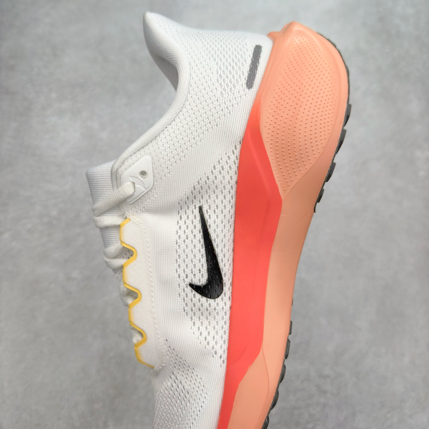 图片[7]-＃特价福利 NK Zoom Pegasus 飞马41代马拉松系列网面透气缓震疾速跑鞋 拥有 Zoom Air 一如既往的稳定感和流畅感 鞋面采用工程网眼设计 为特定高热区域营造出色透气性 进一步增加鞋面的穿孔数量 让足部能够快速散热 中足搭配 Flywire 飞线 在高速运动时营造舒适稳定的贴合感 内置Zoon气垫加持 动力十足 尺码：36 36.5 37.5 38 38.5 39 40 40.5 41 42 42.5 43 44 44.5 45-选品中心