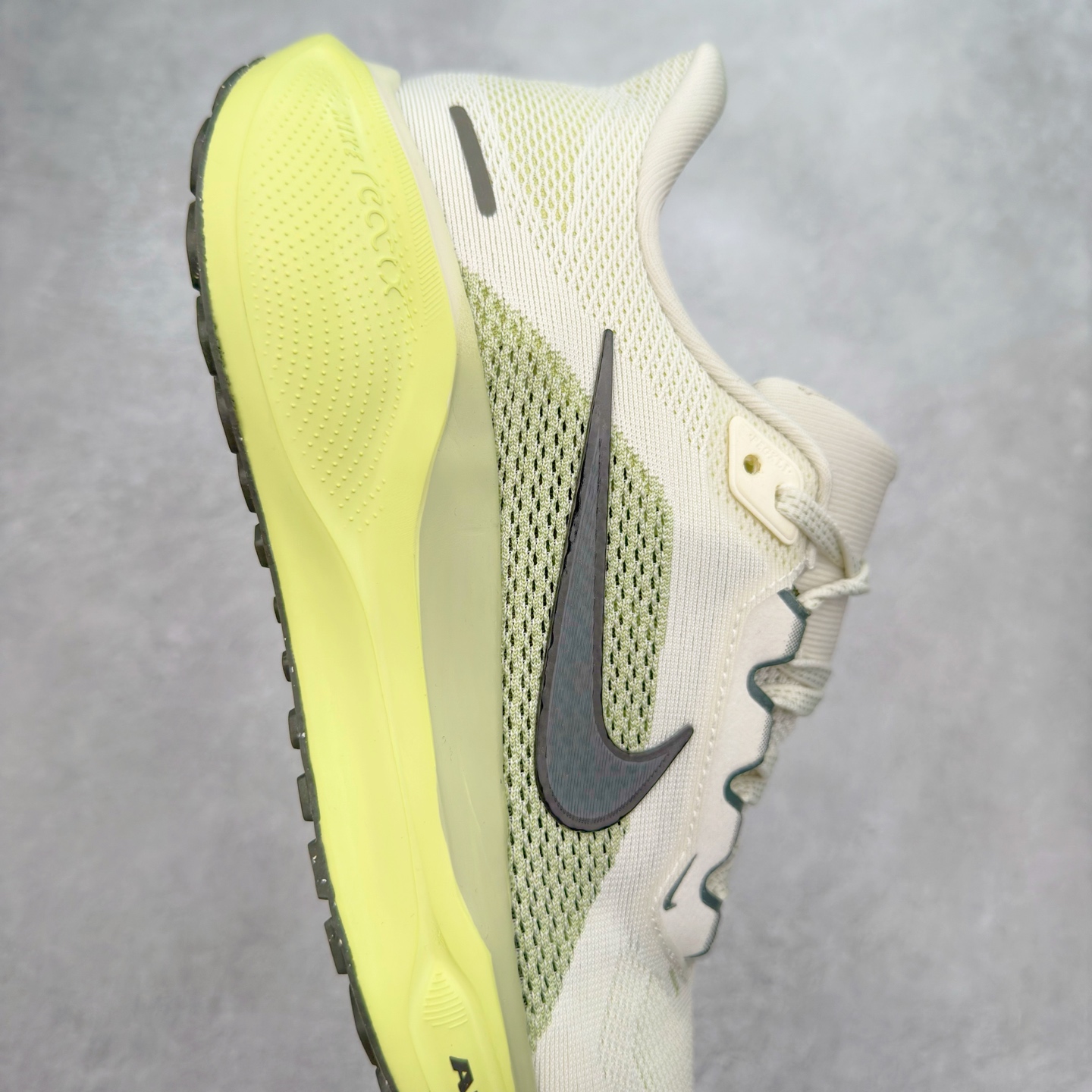 图片[6]-＃特价福利 NK Zoom Pegasus 飞马41代马拉松系列网面透气缓震疾速跑鞋 拥有 Zoom Air 一如既往的稳定感和流畅感 鞋面采用工程网眼设计 为特定高热区域营造出色透气性 进一步增加鞋面的穿孔数量 让足部能够快速散热 中足搭配 Flywire 飞线 在高速运动时营造舒适稳定的贴合感 内置Zoon气垫加持 动力十足 尺码：36 36.5 37.5 38 38.5 39 40 40.5 41 42 42.5 43 44 44.5 45-选品中心