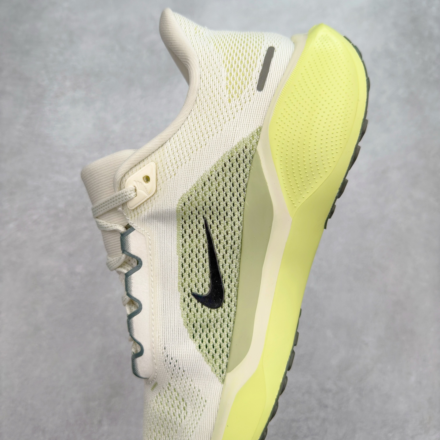 图片[7]-＃特价福利 NK Zoom Pegasus 飞马41代马拉松系列网面透气缓震疾速跑鞋 拥有 Zoom Air 一如既往的稳定感和流畅感 鞋面采用工程网眼设计 为特定高热区域营造出色透气性 进一步增加鞋面的穿孔数量 让足部能够快速散热 中足搭配 Flywire 飞线 在高速运动时营造舒适稳定的贴合感 内置Zoon气垫加持 动力十足 尺码：36 36.5 37.5 38 38.5 39 40 40.5 41 42 42.5 43 44 44.5 45-选品中心