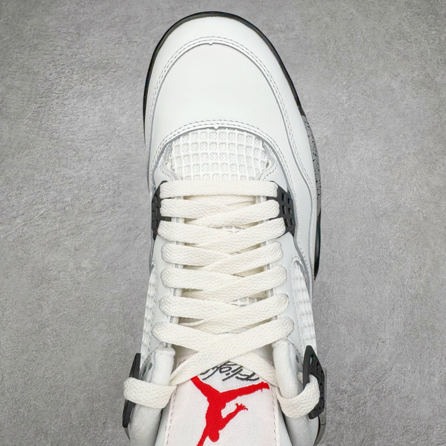 图片[4]-＃PK纯原 Air Jordan AJ4 Retro \\\”White Cement\\\” 白水泥 复刻2025版 FV5029-100 耗时半年巨作 全套原纸板楦头开发 原厂特供皮料加持 确保原汁原味 完美呈现四代版型 一比一鞋头弧度高度鞋身弧度 数据细节工艺流程均保持原鞋一致 原厂TPU网格鞋带扣 正确内里网布 菱角分明不变形无多余毛边 柔软性质感一致于原鞋 原厂织唛标 原厂飞人电绣工艺 尾指中部跳三针 独家绑鞋带手法 印刷中底布 四线拉帮 米色美纹纸贴合固定 进口港宝加持 后跟自然饱满 全鞋荧光划线卡点 追求极致完美 每一双都是工艺品 多重QC质检 超越公司货的品控标准 实实在在的免检产品 尺码：40 40.5 41 42 42.5 43 44 44.5 45 46 47.5-选品中心