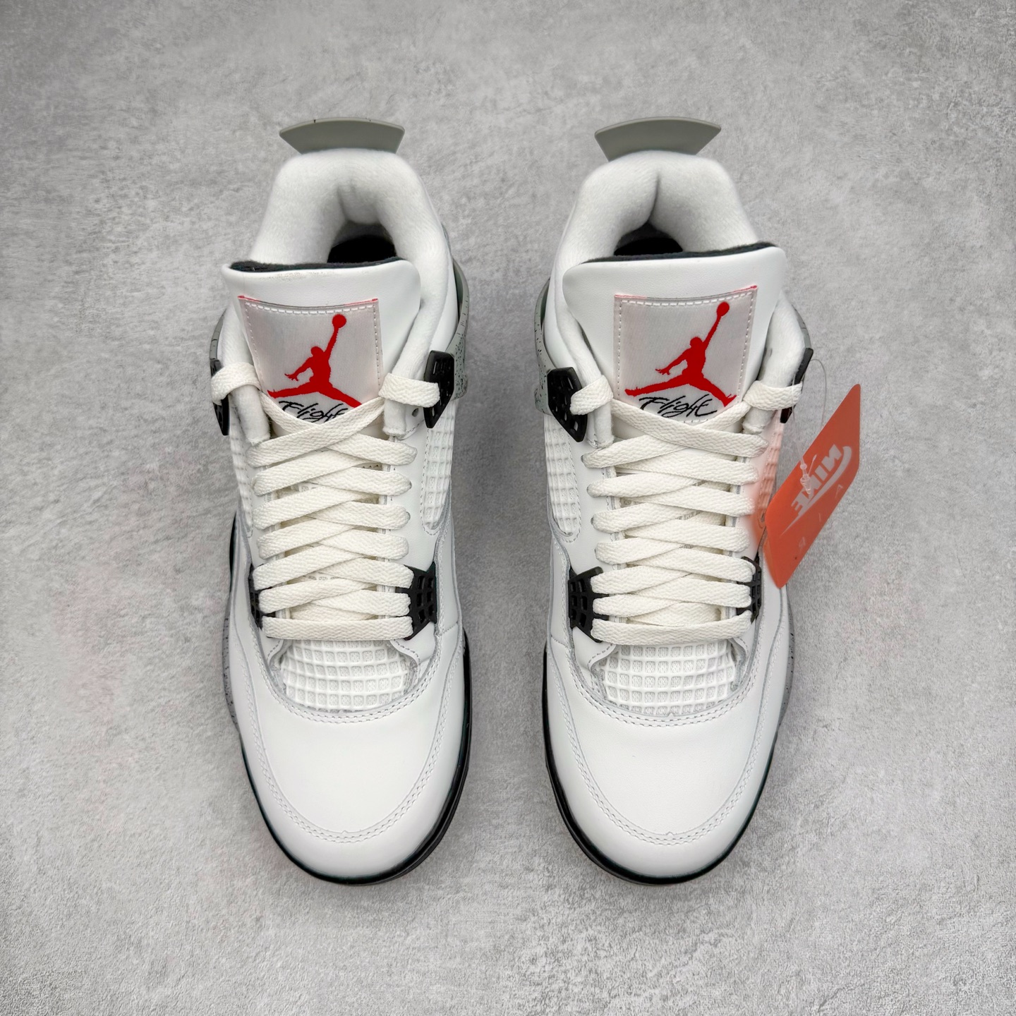 图片[2]-＃PK纯原 Air Jordan AJ4 Retro \\\”White Cement\\\” 白水泥 复刻2025版 FV5029-100 耗时半年巨作 全套原纸板楦头开发 原厂特供皮料加持 确保原汁原味 完美呈现四代版型 一比一鞋头弧度高度鞋身弧度 数据细节工艺流程均保持原鞋一致 原厂TPU网格鞋带扣 正确内里网布 菱角分明不变形无多余毛边 柔软性质感一致于原鞋 原厂织唛标 原厂飞人电绣工艺 尾指中部跳三针 独家绑鞋带手法 印刷中底布 四线拉帮 米色美纹纸贴合固定 进口港宝加持 后跟自然饱满 全鞋荧光划线卡点 追求极致完美 每一双都是工艺品 多重QC质检 超越公司货的品控标准 实实在在的免检产品 尺码：40 40.5 41 42 42.5 43 44 44.5 45 46 47.5-选品中心
