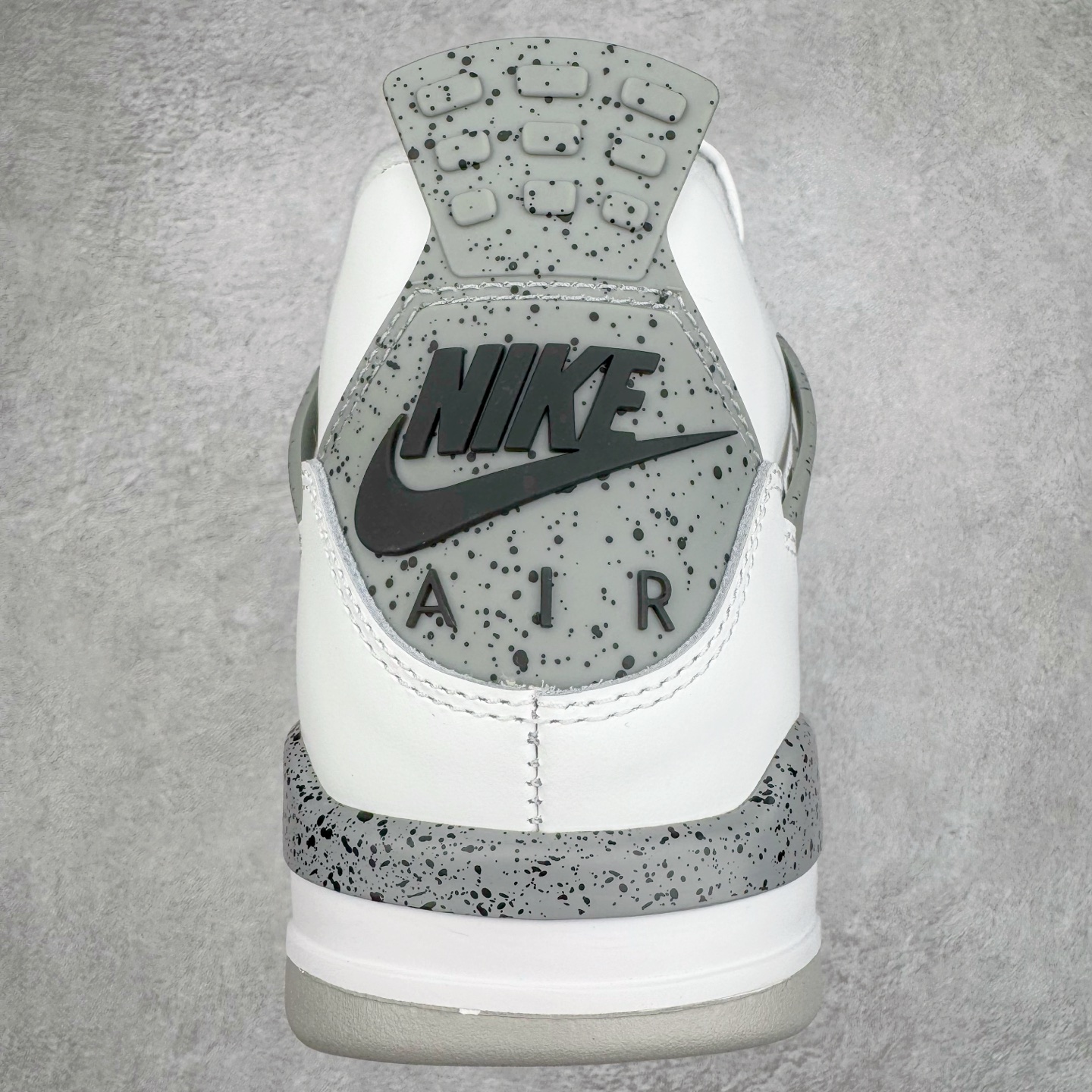 图片[8]-＃PK纯原 Air Jordan AJ4 Retro \\\”White Cement\\\” 白水泥 复刻2025版 FV5029-100 耗时半年巨作 全套原纸板楦头开发 原厂特供皮料加持 确保原汁原味 完美呈现四代版型 一比一鞋头弧度高度鞋身弧度 数据细节工艺流程均保持原鞋一致 原厂TPU网格鞋带扣 正确内里网布 菱角分明不变形无多余毛边 柔软性质感一致于原鞋 原厂织唛标 原厂飞人电绣工艺 尾指中部跳三针 独家绑鞋带手法 印刷中底布 四线拉帮 米色美纹纸贴合固定 进口港宝加持 后跟自然饱满 全鞋荧光划线卡点 追求极致完美 每一双都是工艺品 多重QC质检 超越公司货的品控标准 实实在在的免检产品 尺码：40 40.5 41 42 42.5 43 44 44.5 45 46 47.5-选品中心