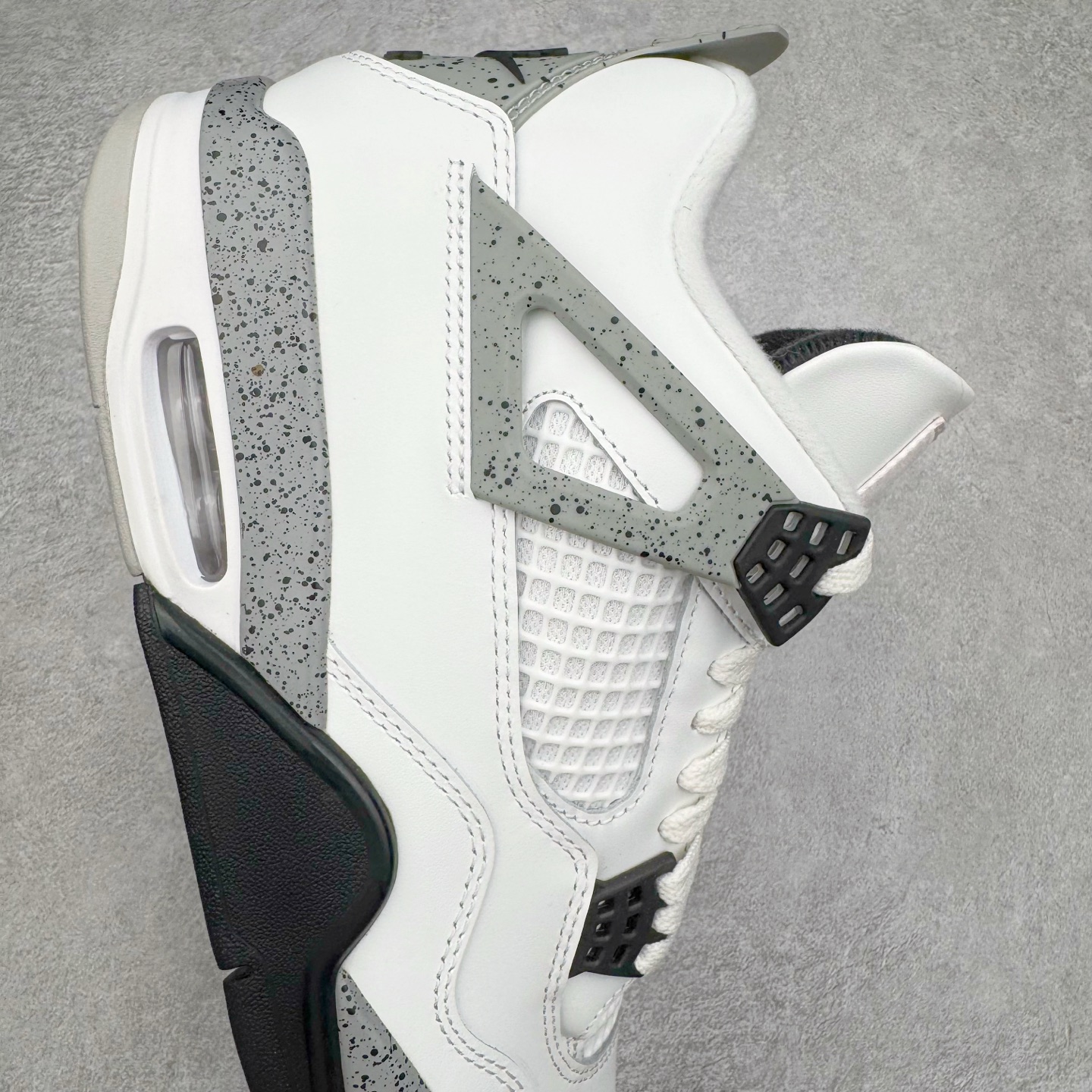 图片[6]-＃PK纯原 Air Jordan AJ4 Retro \\\”White Cement\\\” 白水泥 复刻2025版 FV5029-100 耗时半年巨作 全套原纸板楦头开发 原厂特供皮料加持 确保原汁原味 完美呈现四代版型 一比一鞋头弧度高度鞋身弧度 数据细节工艺流程均保持原鞋一致 原厂TPU网格鞋带扣 正确内里网布 菱角分明不变形无多余毛边 柔软性质感一致于原鞋 原厂织唛标 原厂飞人电绣工艺 尾指中部跳三针 独家绑鞋带手法 印刷中底布 四线拉帮 米色美纹纸贴合固定 进口港宝加持 后跟自然饱满 全鞋荧光划线卡点 追求极致完美 每一双都是工艺品 多重QC质检 超越公司货的品控标准 实实在在的免检产品 尺码：40 40.5 41 42 42.5 43 44 44.5 45 46 47.5-选品中心