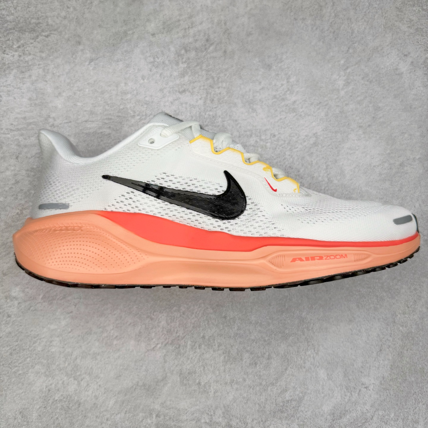 ＃特价福利 NK Zoom Pegasus 飞马41代马拉松系列网面透气缓震疾速跑鞋 拥有 Zoom Air 一如既往的稳定感和流畅感 鞋面采用工程网眼设计 为特定高热区域营造出色透气性 进一步增加鞋面的穿孔数量 让足部能够快速散热 中足搭配 Flywire 飞线 在高速运动时营造舒适稳定的贴合感 内置Zoon气垫加持 动力十足 尺码：36 36.5 37.5 38 38.5 39 40 40.5 41 42 42.5 43 44 44.5 45-选品中心