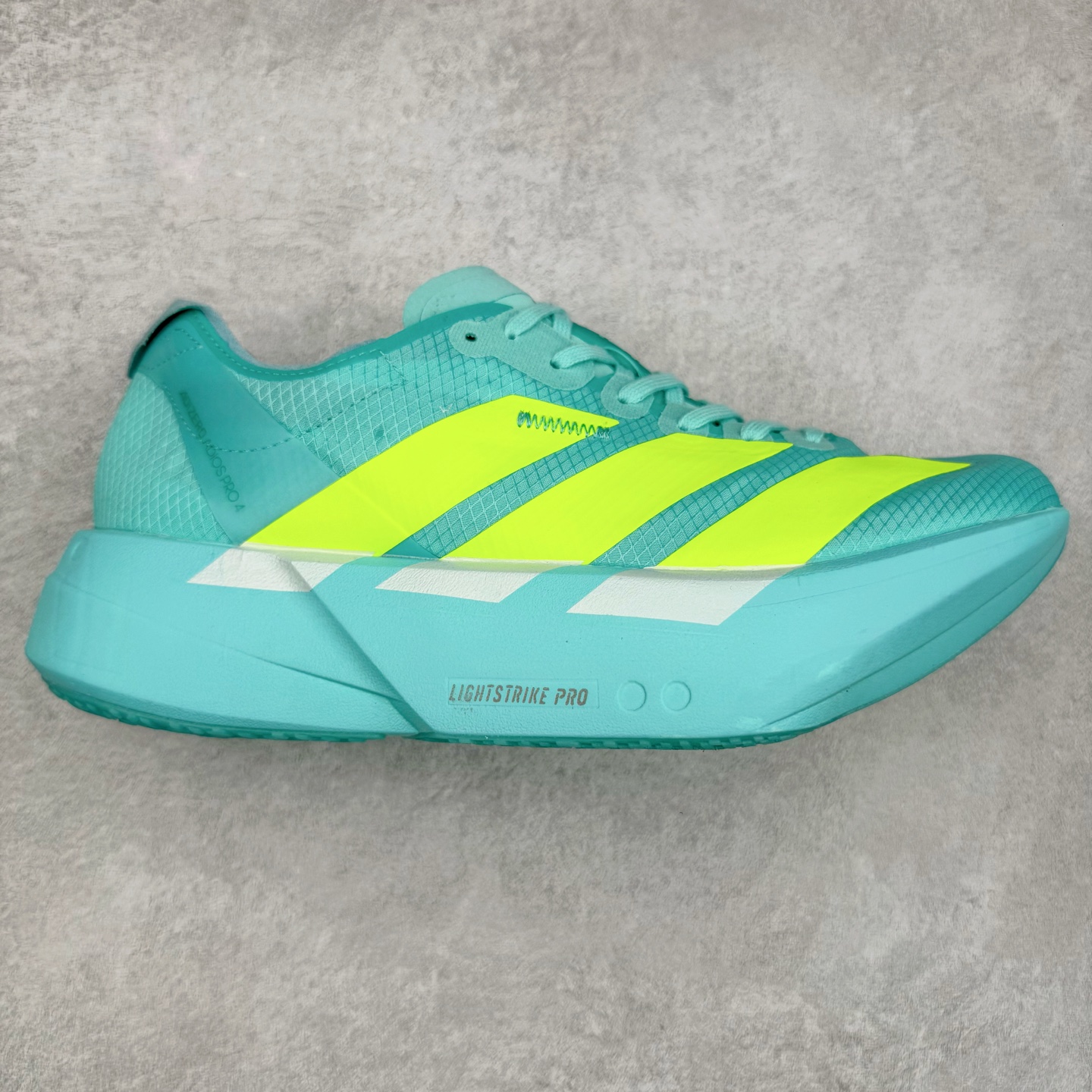 AD Adizero Adios Pro 4 马拉松竞速专业跑鞋 JR1251 CELERMESH针织网面非常轻薄 纤维间的缝隙很大 可以保证跑步时的透气、排汗效果 鞋舌直接与两侧的内衬和鞋底连接在一起 在跑步过程中不会被鞋舌的左右移动所困扰 在标准鞋带孔的基础上再拓宽一组鞋带孔 适合不同脚型的需求 突破性 EnergyRods 技术，有助于跑者实现更好的成绩 中底独特的LIGHTSTRIKE PRO泡棉材质 微弹感觉在跑步过程中给予了良好的支撑体验 对于顶级精英和高水平进阶跑者来说 ADIOS PRO是一双值得信赖的竞速比赛用鞋 尺码：36 36.5 37.5 38 38.5 39 40 40.5 41 42 42.5 43 44 44.5 45-选品中心