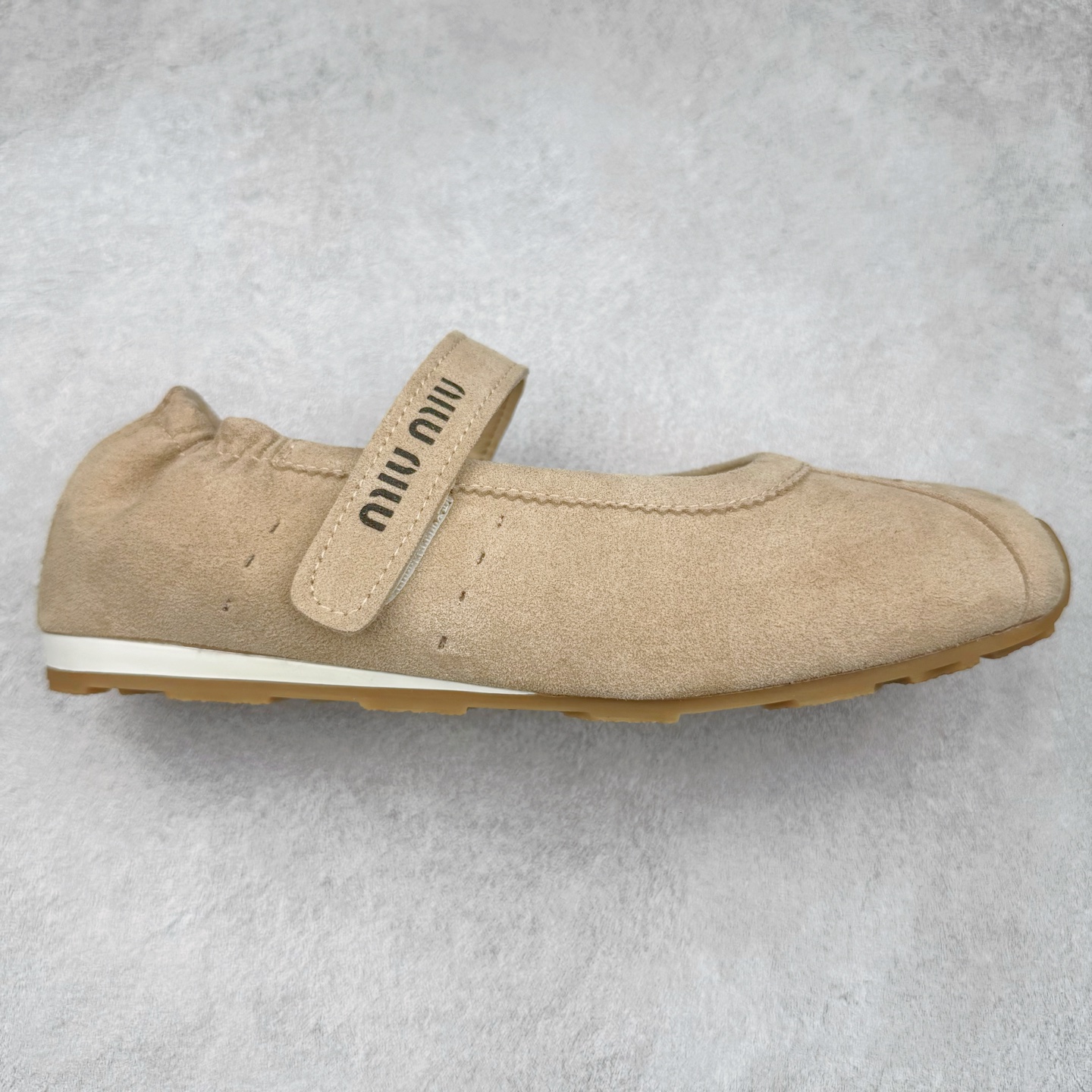 MiuMiu/缪缪25ss早春走秀新款一脚蹬懒人鞋玛丽珍芭蕾舞鞋·平底单鞋 官方春夏走秀新款，时髦百搭·即可咸又可甜·一点也不磨脚·无论光脚穿还是搭配袜子穿都超级减龄 ♛ 超级无敌百搭！（✅ZP开发）尺码：35-40-选品中心