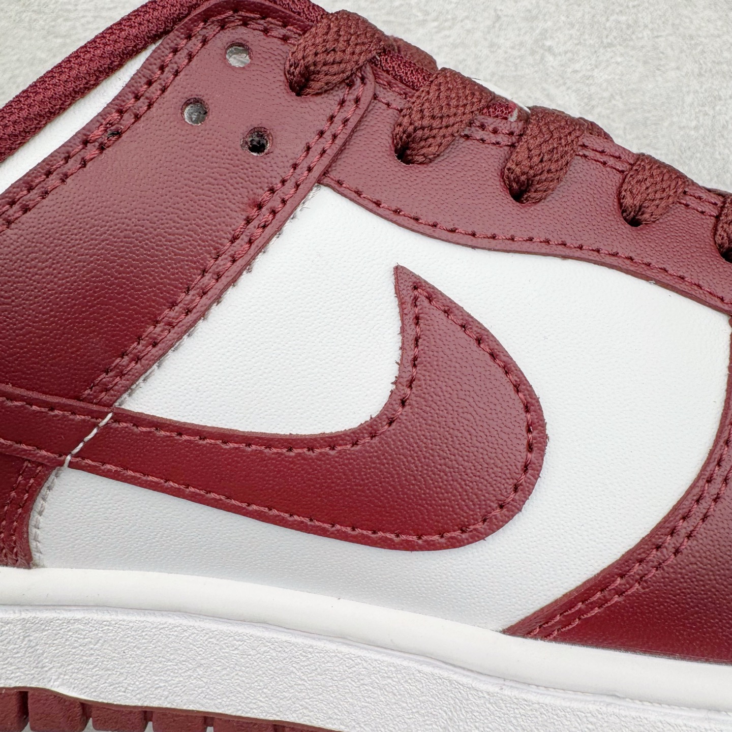 图片[19]-＃YC纯原 NK Dunk Low 红杉 DV0833-115 实力大厂出品 新配色陆续开发 利润个位数只为口碑 全套原纸板楦头开发 确保原汁原味 完美呈现DUNK版型 一比一鞋头弧度高度鞋身弧度 此版本只针对中端市场 皮料材质有所更替 其他数据细节工艺流程均保持一致 绝不口嗨 细节品控鞋型随意对比 独家私模官方第六代原厂航空铝磨具打磨大底 鞋头坡度极致还原 无解鞋型 原盒原配 圈内天花板工艺 原厂玻璃冲刀 超高清洁度 全鞋零毛边皮料切割 原厂中底布点胶 中底布拉帮走线遵循公司 尺码：36 36.5 37.5 38 38.5 39 40 40.5 41 42 42.5 43 44 44.5 45 46-选品中心