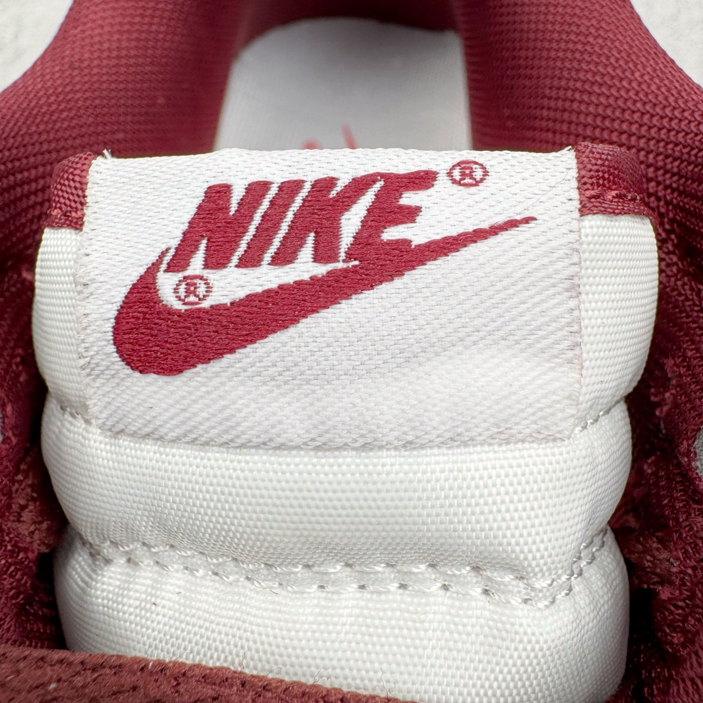 图片[18]-＃YC纯原 NK Dunk Low 红杉 DV0833-115 实力大厂出品 新配色陆续开发 利润个位数只为口碑 全套原纸板楦头开发 确保原汁原味 完美呈现DUNK版型 一比一鞋头弧度高度鞋身弧度 此版本只针对中端市场 皮料材质有所更替 其他数据细节工艺流程均保持一致 绝不口嗨 细节品控鞋型随意对比 独家私模官方第六代原厂航空铝磨具打磨大底 鞋头坡度极致还原 无解鞋型 原盒原配 圈内天花板工艺 原厂玻璃冲刀 超高清洁度 全鞋零毛边皮料切割 原厂中底布点胶 中底布拉帮走线遵循公司 尺码：36 36.5 37.5 38 38.5 39 40 40.5 41 42 42.5 43 44 44.5 45 46-选品中心