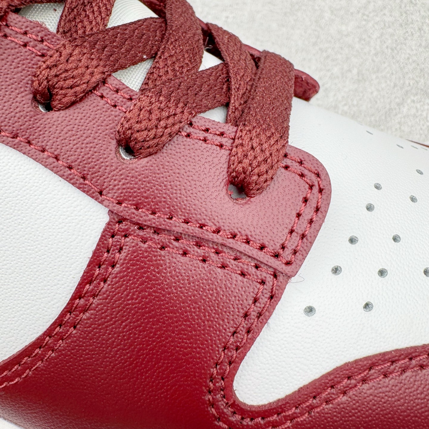 图片[17]-＃YC纯原 NK Dunk Low 红杉 DV0833-115 实力大厂出品 新配色陆续开发 利润个位数只为口碑 全套原纸板楦头开发 确保原汁原味 完美呈现DUNK版型 一比一鞋头弧度高度鞋身弧度 此版本只针对中端市场 皮料材质有所更替 其他数据细节工艺流程均保持一致 绝不口嗨 细节品控鞋型随意对比 独家私模官方第六代原厂航空铝磨具打磨大底 鞋头坡度极致还原 无解鞋型 原盒原配 圈内天花板工艺 原厂玻璃冲刀 超高清洁度 全鞋零毛边皮料切割 原厂中底布点胶 中底布拉帮走线遵循公司 尺码：36 36.5 37.5 38 38.5 39 40 40.5 41 42 42.5 43 44 44.5 45 46-选品中心