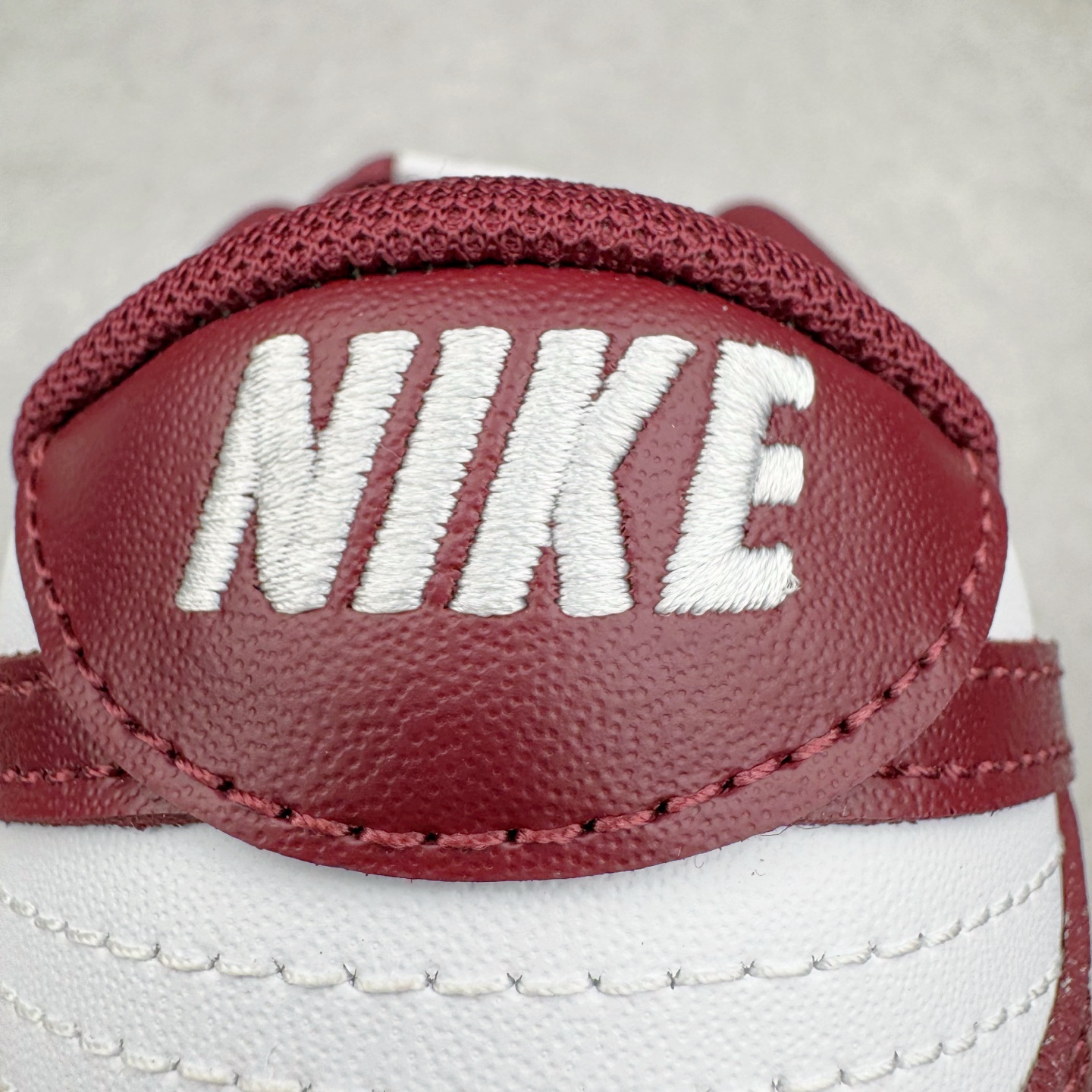 图片[15]-＃YC纯原 NK Dunk Low 红杉 DV0833-115 实力大厂出品 新配色陆续开发 利润个位数只为口碑 全套原纸板楦头开发 确保原汁原味 完美呈现DUNK版型 一比一鞋头弧度高度鞋身弧度 此版本只针对中端市场 皮料材质有所更替 其他数据细节工艺流程均保持一致 绝不口嗨 细节品控鞋型随意对比 独家私模官方第六代原厂航空铝磨具打磨大底 鞋头坡度极致还原 无解鞋型 原盒原配 圈内天花板工艺 原厂玻璃冲刀 超高清洁度 全鞋零毛边皮料切割 原厂中底布点胶 中底布拉帮走线遵循公司 尺码：36 36.5 37.5 38 38.5 39 40 40.5 41 42 42.5 43 44 44.5 45 46-选品中心