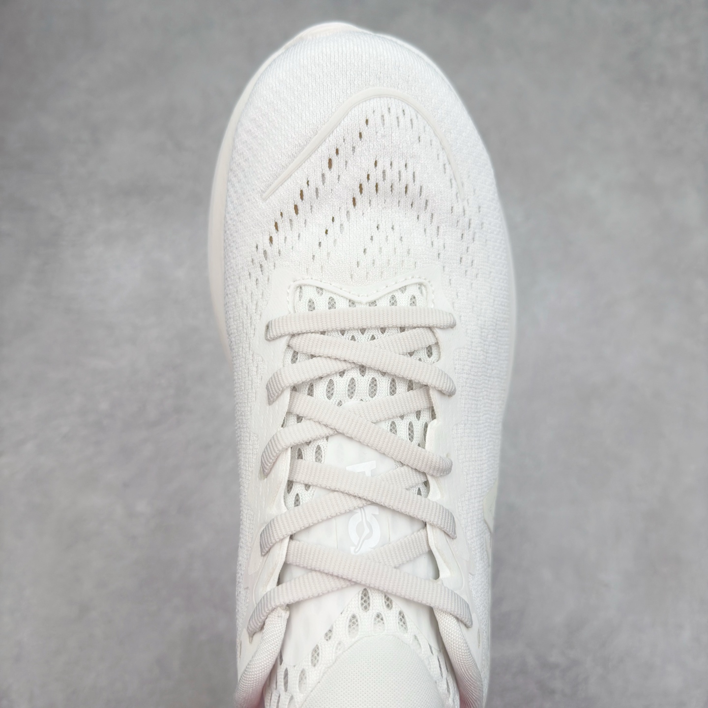 图片[4]-HOKA ONE ONE RINCON 4 舒适防滑耐磨低帮休闲跑步鞋 Rincon 4 是一款日常训练用的跑步鞋，踩上去的感觉很结实。它适合中短距离跑步，但如果您习惯于稍硬的感觉，也可以用于长距离跑步。但它的速度不够快，不能作为速度训练鞋，也不够柔软，不能作为恢复训练鞋，日常里程跑才是它的优势所在。如果您想尝试 Hoka 跑鞋，又想享受极具竞争力的价格，那就试试这款鞋吧。尺码：36 36.5 37.5 38 38.5 39 40 40.5 41 42 42.5 43 44 44.5 45-选品中心