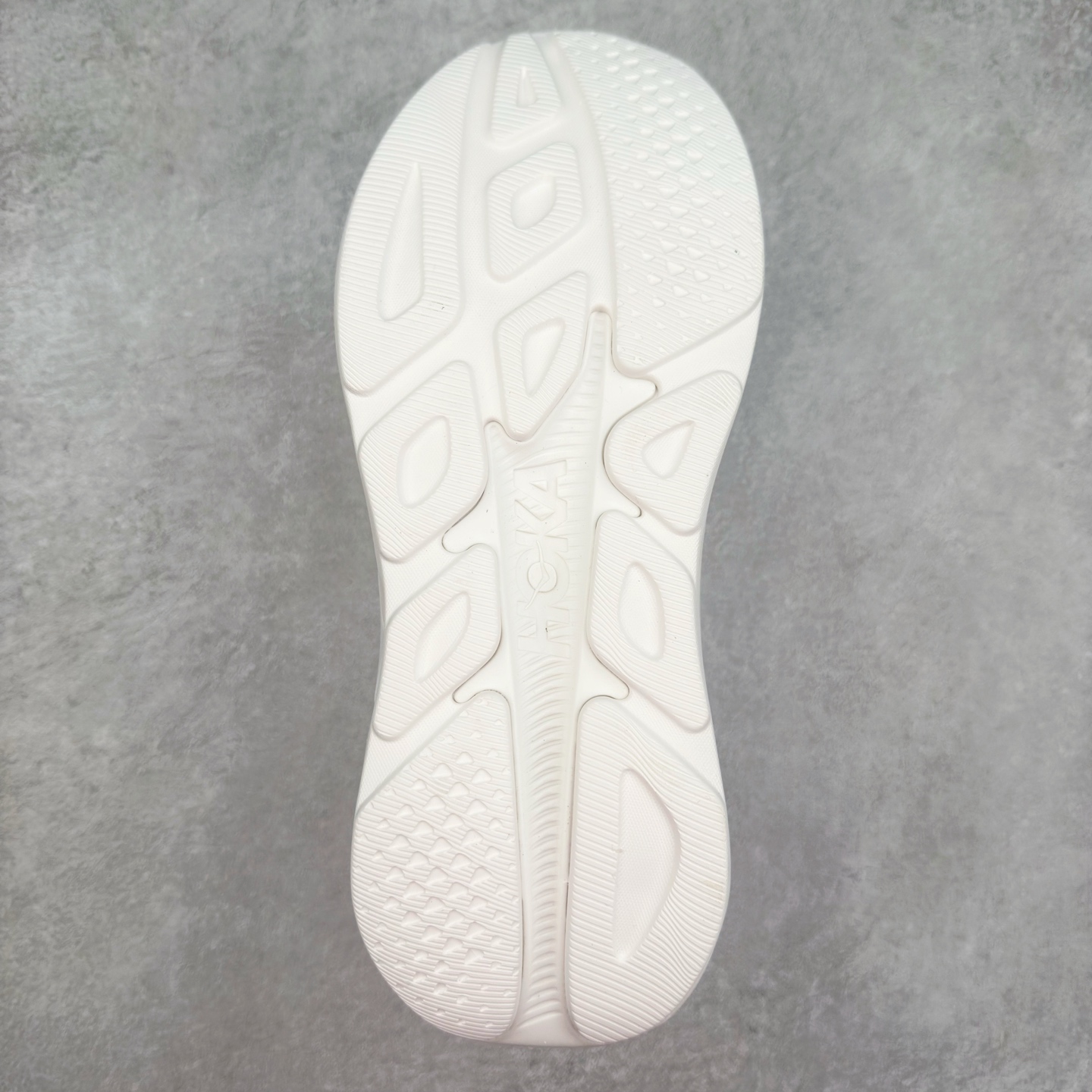 图片[9]-HOKA ONE ONE RINCON 4 舒适防滑耐磨低帮休闲跑步鞋 Rincon 4 是一款日常训练用的跑步鞋，踩上去的感觉很结实。它适合中短距离跑步，但如果您习惯于稍硬的感觉，也可以用于长距离跑步。但它的速度不够快，不能作为速度训练鞋，也不够柔软，不能作为恢复训练鞋，日常里程跑才是它的优势所在。如果您想尝试 Hoka 跑鞋，又想享受极具竞争力的价格，那就试试这款鞋吧。尺码：36 36.5 37.5 38 38.5 39 40 40.5 41 42 42.5 43 44 44.5 45-选品中心