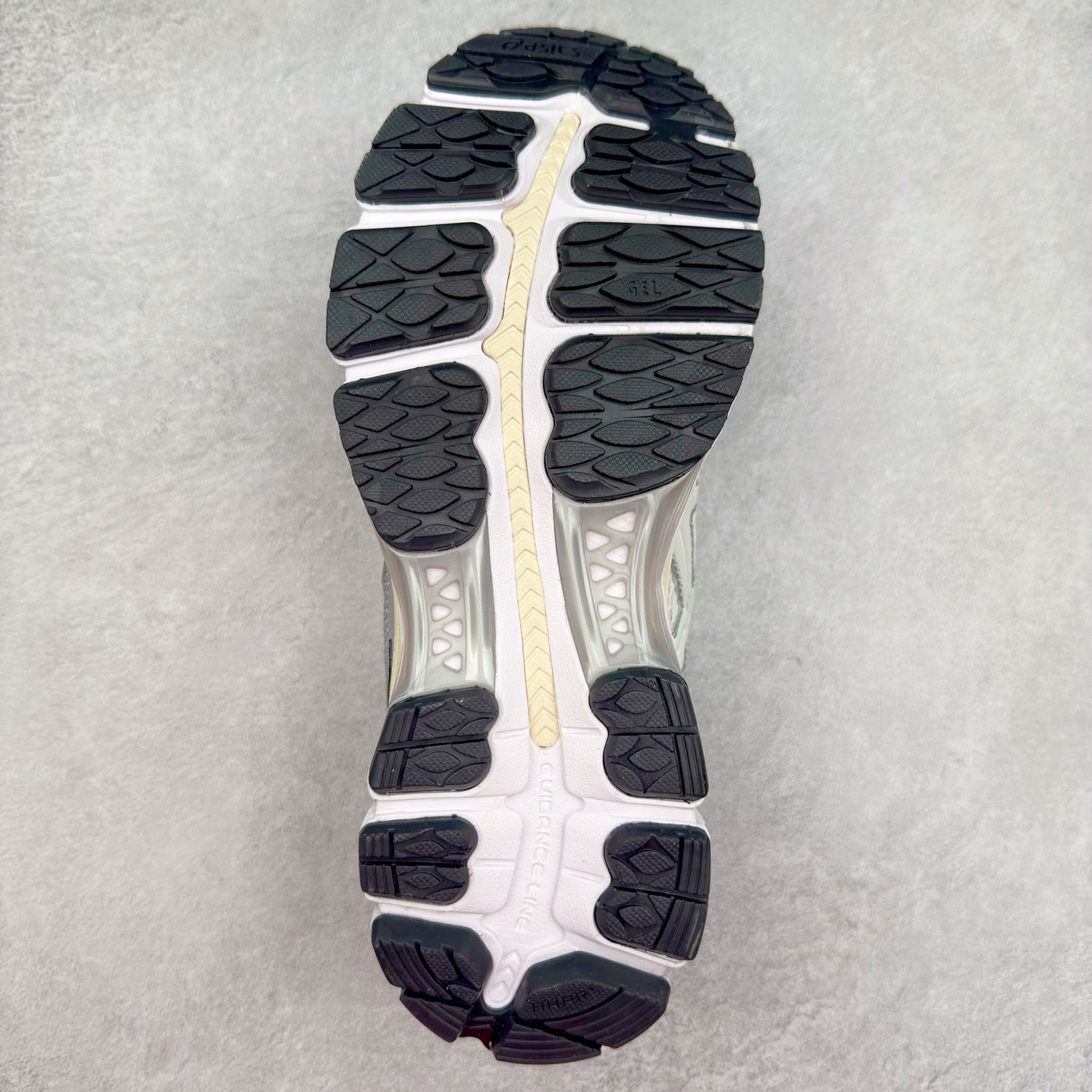 图片[9]-＃FA ASICS GEL-KAYANO 14 亚瑟士K14系列户外复古潮流百搭织物合成革缓震休闲跑步鞋 原装纸板楦头开发 独家私模五层组合大底 原厂定制缓震硅胶加持 原盒原配 官方四联吊牌 原装Ortholite轻量化鞋垫 设计师 Hidenori Yamashita 以「Flash」一词为灵感 创造出未来感金属色鞋面 改造升级内在性能 由内而外全面革新 为 GEL-KAYANO 家族传承及经典跑鞋文化的延续 创下里程碑式作品 K14跑鞋重新诠释了复古的跑步形状 并以其 2000 年代后期的美学理念重新铺装 银色与蓝色的鞋面极为高档 网面铺陈与鞋面、鞋头多处细节位增添了透气性 鞋后跟部中底上以及多密度耐磨鞋底增加了 GEL 缓震胶 提供高抗冲击性、缓冲性、可保护脚部免受地面冲击的影响 穿着舒适性十足 尺码：35.5 36 37 37.5 38 39 39.5 40.5 41.5 42 42.5 43.5 44 45-选品中心