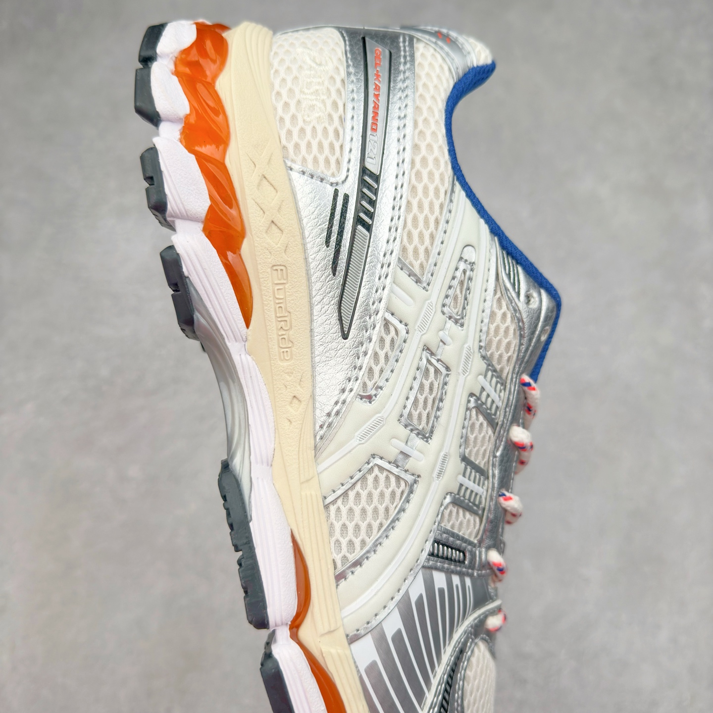 图片[6]-＃FA ASICS GEL-KAYANO 14 亚瑟士K14系列户外复古潮流百搭织物合成革缓震休闲跑步鞋 原装纸板楦头开发 独家私模五层组合大底 原厂定制缓震硅胶加持 原盒原配 官方四联吊牌 原装Ortholite轻量化鞋垫 设计师 Hidenori Yamashita 以「Flash」一词为灵感 创造出未来感金属色鞋面 改造升级内在性能 由内而外全面革新 为 GEL-KAYANO 家族传承及经典跑鞋文化的延续 创下里程碑式作品 K14跑鞋重新诠释了复古的跑步形状 并以其 2000 年代后期的美学理念重新铺装 银色与蓝色的鞋面极为高档 网面铺陈与鞋面、鞋头多处细节位增添了透气性 鞋后跟部中底上以及多密度耐磨鞋底增加了 GEL 缓震胶 提供高抗冲击性、缓冲性、可保护脚部免受地面冲击的影响 穿着舒适性十足 尺码：35.5 36 37 37.5 38 39 39.5 40.5 41.5 42 42.5 43.5 44 45-选品中心