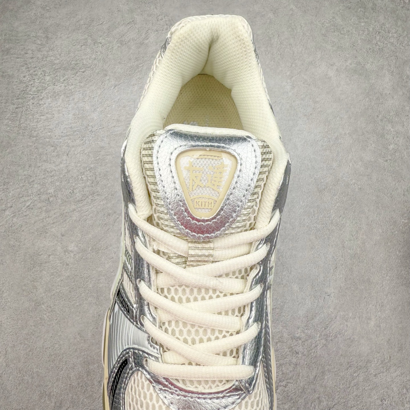 图片[5]-＃FA ASICS GEL-KAYANO 14 亚瑟士K14系列户外复古潮流百搭织物合成革缓震休闲跑步鞋 原装纸板楦头开发 独家私模五层组合大底 原厂定制缓震硅胶加持 原盒原配 官方四联吊牌 原装Ortholite轻量化鞋垫 设计师 Hidenori Yamashita 以「Flash」一词为灵感 创造出未来感金属色鞋面 改造升级内在性能 由内而外全面革新 为 GEL-KAYANO 家族传承及经典跑鞋文化的延续 创下里程碑式作品 K14跑鞋重新诠释了复古的跑步形状 并以其 2000 年代后期的美学理念重新铺装 银色与蓝色的鞋面极为高档 网面铺陈与鞋面、鞋头多处细节位增添了透气性 鞋后跟部中底上以及多密度耐磨鞋底增加了 GEL 缓震胶 提供高抗冲击性、缓冲性、可保护脚部免受地面冲击的影响 穿着舒适性十足 尺码：35.5 36 37 37.5 38 39 39.5 40.5 41.5 42 42.5 43.5 44 45-选品中心