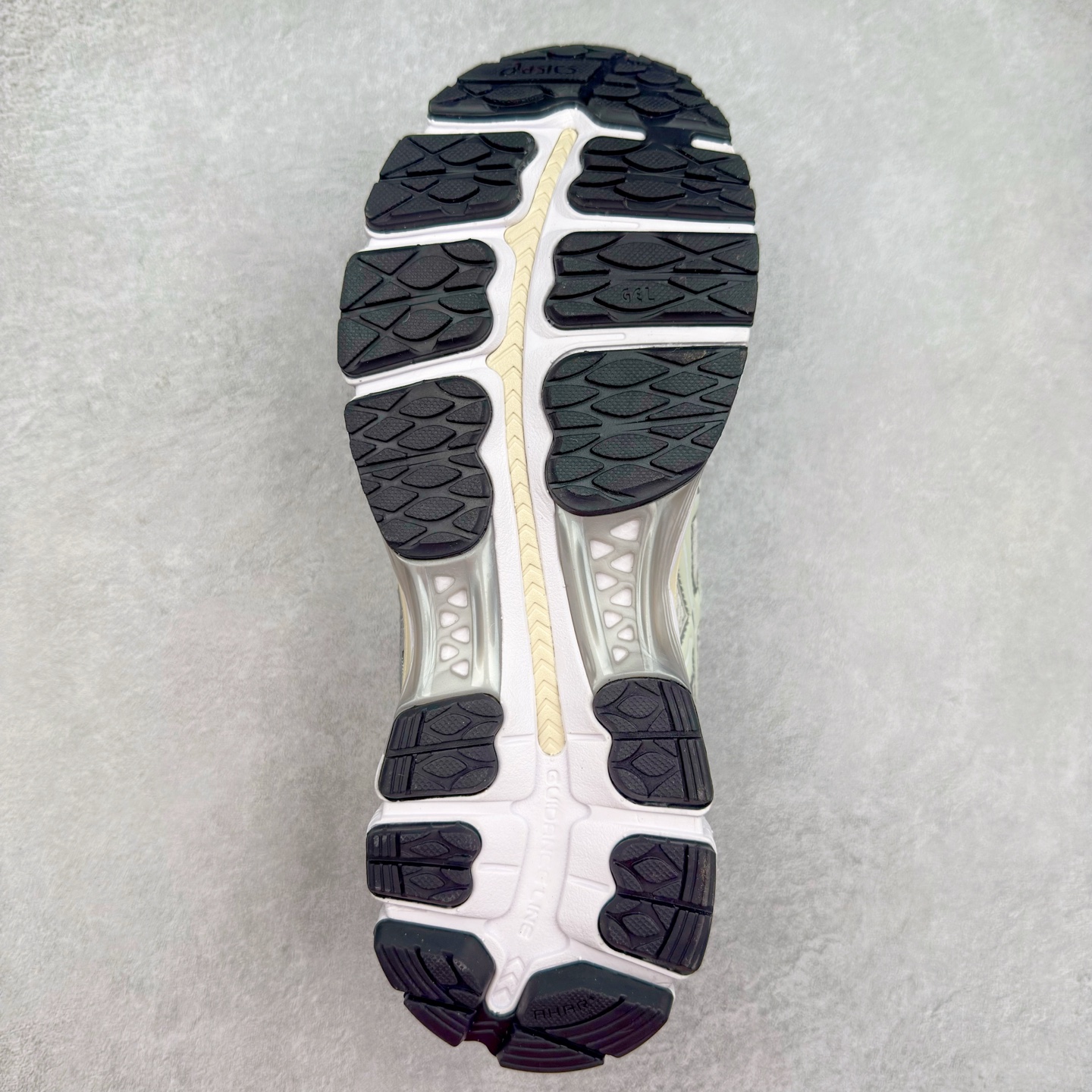 图片[9]-＃FA ASICS GEL-KAYANO 14 亚瑟士K14系列户外复古潮流百搭织物合成革缓震休闲跑步鞋 原装纸板楦头开发 独家私模五层组合大底 原厂定制缓震硅胶加持 原盒原配 官方四联吊牌 原装Ortholite轻量化鞋垫 设计师 Hidenori Yamashita 以「Flash」一词为灵感 创造出未来感金属色鞋面 改造升级内在性能 由内而外全面革新 为 GEL-KAYANO 家族传承及经典跑鞋文化的延续 创下里程碑式作品 K14跑鞋重新诠释了复古的跑步形状 并以其 2000 年代后期的美学理念重新铺装 银色与蓝色的鞋面极为高档 网面铺陈与鞋面、鞋头多处细节位增添了透气性 鞋后跟部中底上以及多密度耐磨鞋底增加了 GEL 缓震胶 提供高抗冲击性、缓冲性、可保护脚部免受地面冲击的影响 穿着舒适性十足 尺码：35.5 36 37 37.5 38 39 39.5 40.5 41.5 42 42.5 43.5 44 45-选品中心