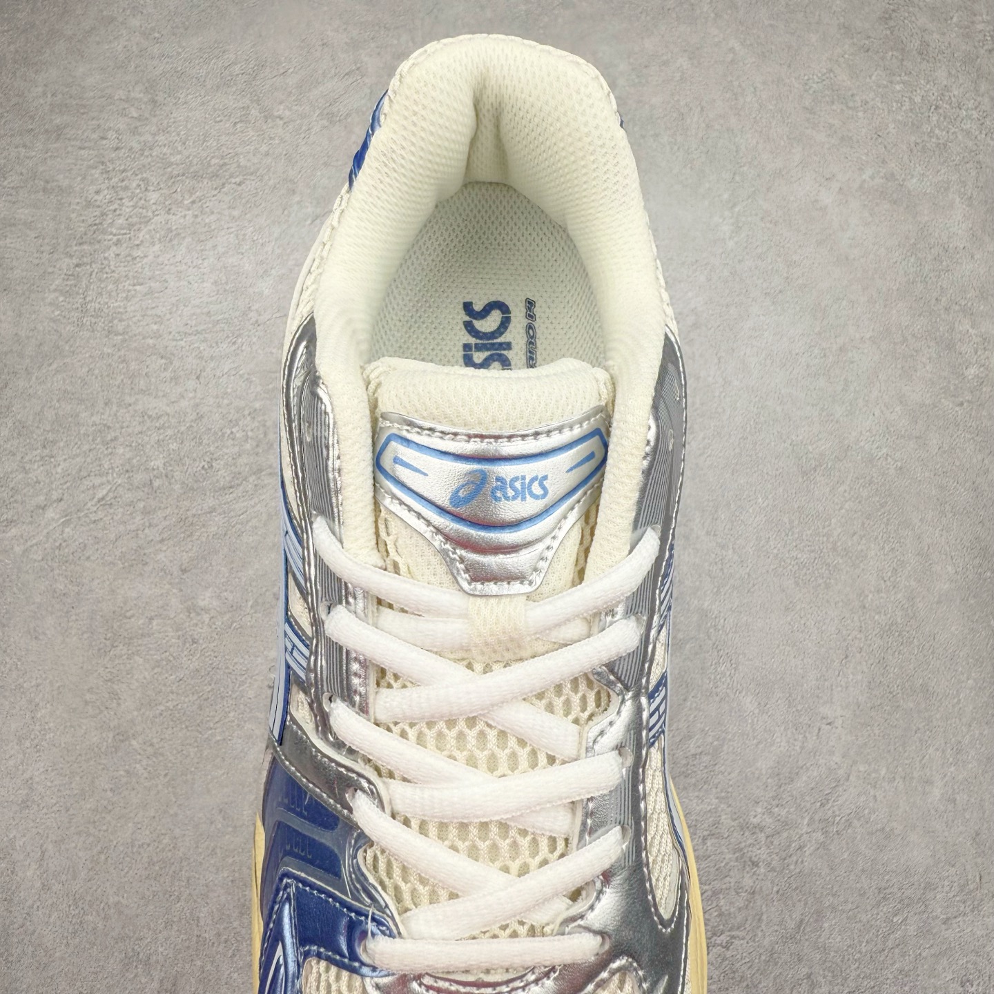 图片[5]-＃FA ASICS GEL-KAYANO 14 亚瑟士K14系列户外复古潮流百搭织物合成革缓震休闲跑步鞋 原装纸板楦头开发 独家私模五层组合大底 原厂定制缓震硅胶加持 原盒原配 官方四联吊牌 原装Ortholite轻量化鞋垫 设计师 Hidenori Yamashita 以「Flash」一词为灵感 创造出未来感金属色鞋面 改造升级内在性能 由内而外全面革新 为 GEL-KAYANO 家族传承及经典跑鞋文化的延续 创下里程碑式作品 K14跑鞋重新诠释了复古的跑步形状 并以其 2000 年代后期的美学理念重新铺装 银色与蓝色的鞋面极为高档 网面铺陈与鞋面、鞋头多处细节位增添了透气性 鞋后跟部中底上以及多密度耐磨鞋底增加了 GEL 缓震胶 提供高抗冲击性、缓冲性、可保护脚部免受地面冲击的影响 穿着舒适性十足 尺码：35.5 36 37 37.5 38 39 39.5 40.5 41.5 42 42.5 43.5 44 45-选品中心