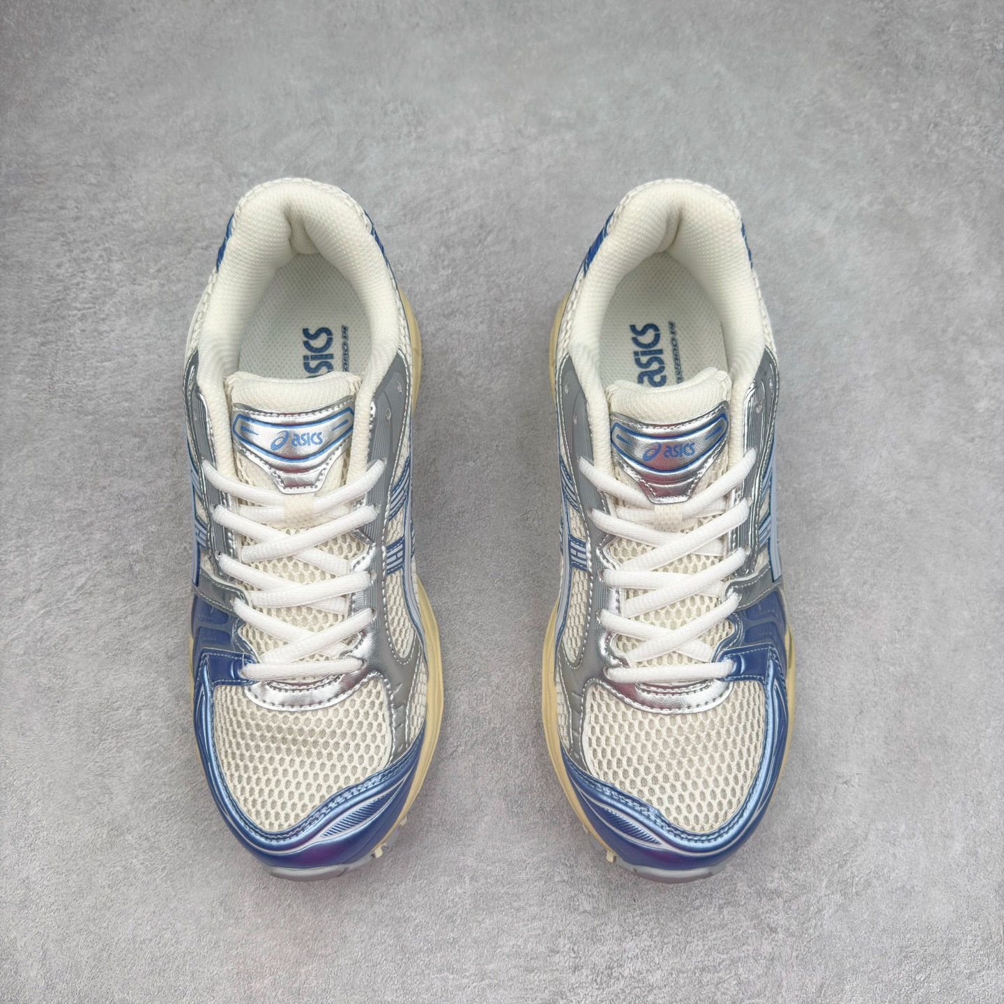 图片[2]-＃FA ASICS GEL-KAYANO 14 亚瑟士K14系列户外复古潮流百搭织物合成革缓震休闲跑步鞋 原装纸板楦头开发 独家私模五层组合大底 原厂定制缓震硅胶加持 原盒原配 官方四联吊牌 原装Ortholite轻量化鞋垫 设计师 Hidenori Yamashita 以「Flash」一词为灵感 创造出未来感金属色鞋面 改造升级内在性能 由内而外全面革新 为 GEL-KAYANO 家族传承及经典跑鞋文化的延续 创下里程碑式作品 K14跑鞋重新诠释了复古的跑步形状 并以其 2000 年代后期的美学理念重新铺装 银色与蓝色的鞋面极为高档 网面铺陈与鞋面、鞋头多处细节位增添了透气性 鞋后跟部中底上以及多密度耐磨鞋底增加了 GEL 缓震胶 提供高抗冲击性、缓冲性、可保护脚部免受地面冲击的影响 穿着舒适性十足 尺码：35.5 36 37 37.5 38 39 39.5 40.5 41.5 42 42.5 43.5 44 45-选品中心