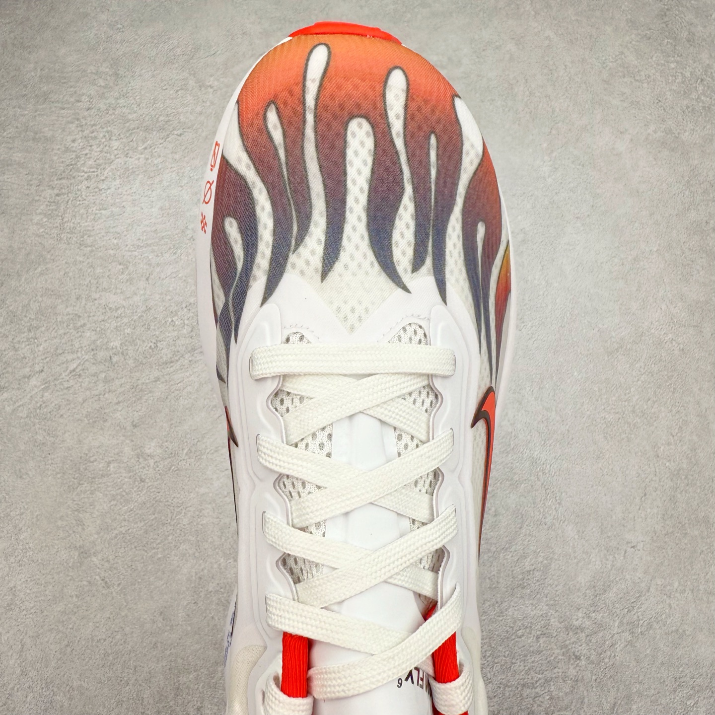 图片[4]-＃TG纯原 NK ZoomX Invincible Run Flyknit 6 轻量跑鞋 飞织低帮休闲运动慢跑鞋 厚底增高 老爹鞋 此鞋专为短跑运动员而生 是为 5 至 10 公里距离的赛事和训练打造 整体设计采用流线型的轻质工程网眼材质构成鞋面 并与其他 Running 旗舰鞋款同样搭载全脚掌 ZoomX 缓冲中底 搭配 Pebax 物料与橡胶外底 ZoomX StreakFly 首发配色以Prototype呈现 其灵感是来自开发期间的磨损测试 透过编号的标记与内侧的预期跑步距离突出研发过程 尺码：36 36.5 37.5 38 38.5 39 40 40.5 41 42 42.5 43 44 45-选品中心