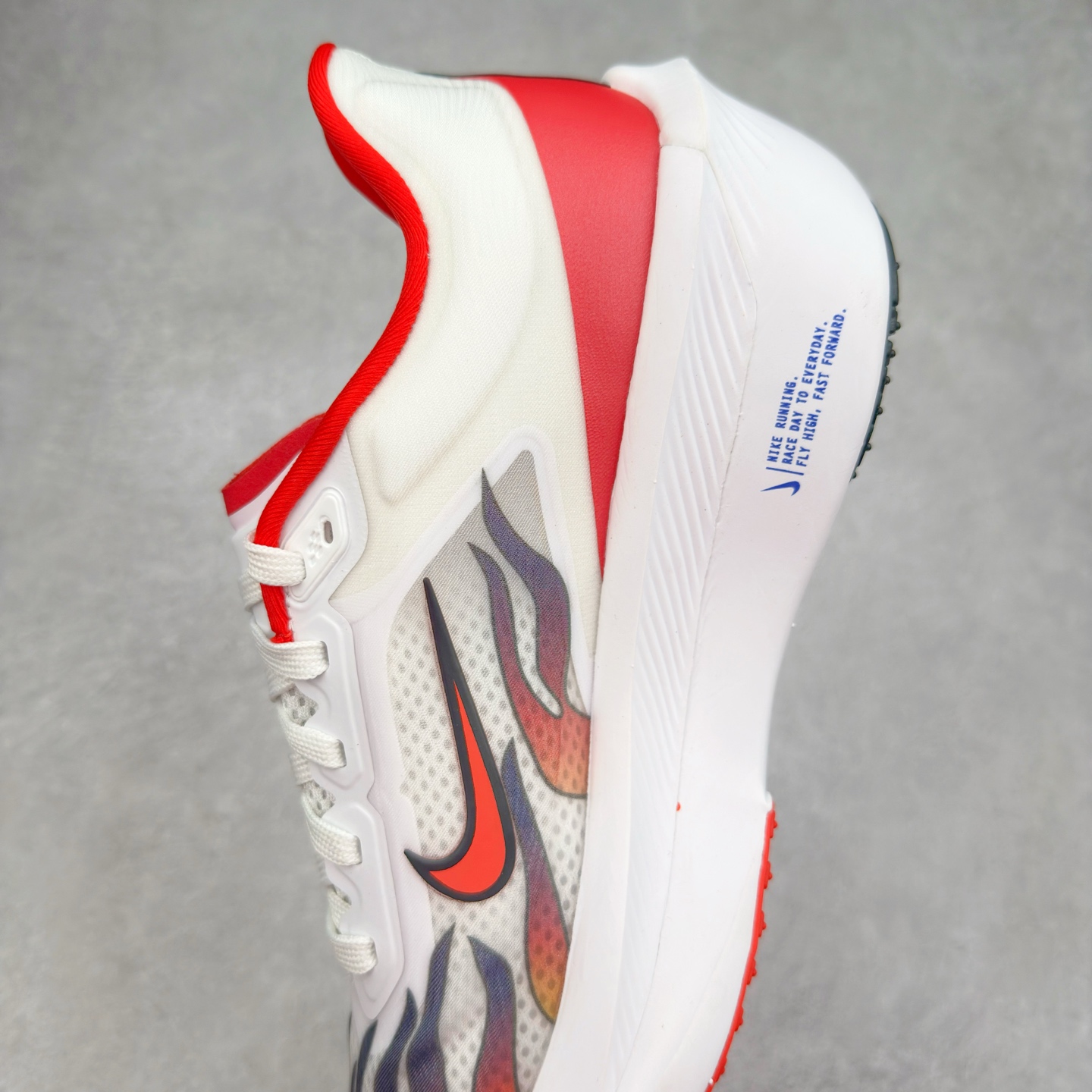 图片[7]-＃TG纯原 NK ZoomX Invincible Run Flyknit 6 轻量跑鞋 飞织低帮休闲运动慢跑鞋 厚底增高 老爹鞋 此鞋专为短跑运动员而生 是为 5 至 10 公里距离的赛事和训练打造 整体设计采用流线型的轻质工程网眼材质构成鞋面 并与其他 Running 旗舰鞋款同样搭载全脚掌 ZoomX 缓冲中底 搭配 Pebax 物料与橡胶外底 ZoomX StreakFly 首发配色以Prototype呈现 其灵感是来自开发期间的磨损测试 透过编号的标记与内侧的预期跑步距离突出研发过程 尺码：36 36.5 37.5 38 38.5 39 40 40.5 41 42 42.5 43 44 45-选品中心