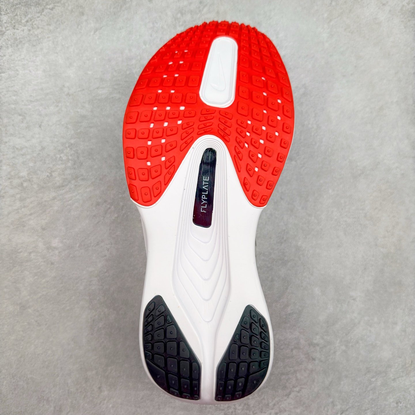 图片[9]-＃TG纯原 NK ZoomX Invincible Run Flyknit 6 轻量跑鞋 飞织低帮休闲运动慢跑鞋 厚底增高 老爹鞋 此鞋专为短跑运动员而生 是为 5 至 10 公里距离的赛事和训练打造 整体设计采用流线型的轻质工程网眼材质构成鞋面 并与其他 Running 旗舰鞋款同样搭载全脚掌 ZoomX 缓冲中底 搭配 Pebax 物料与橡胶外底 ZoomX StreakFly 首发配色以Prototype呈现 其灵感是来自开发期间的磨损测试 透过编号的标记与内侧的预期跑步距离突出研发过程 尺码：36 36.5 37.5 38 38.5 39 40 40.5 41 42 42.5 43 44 45-选品中心