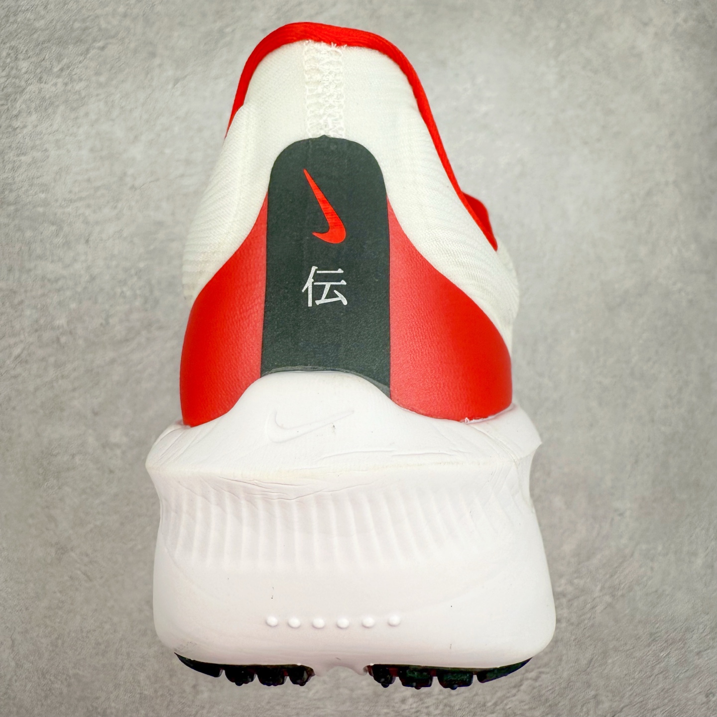 图片[8]-＃TG纯原 NK ZoomX Invincible Run Flyknit 6 轻量跑鞋 飞织低帮休闲运动慢跑鞋 厚底增高 老爹鞋 此鞋专为短跑运动员而生 是为 5 至 10 公里距离的赛事和训练打造 整体设计采用流线型的轻质工程网眼材质构成鞋面 并与其他 Running 旗舰鞋款同样搭载全脚掌 ZoomX 缓冲中底 搭配 Pebax 物料与橡胶外底 ZoomX StreakFly 首发配色以Prototype呈现 其灵感是来自开发期间的磨损测试 透过编号的标记与内侧的预期跑步距离突出研发过程 尺码：36 36.5 37.5 38 38.5 39 40 40.5 41 42 42.5 43 44 45-选品中心