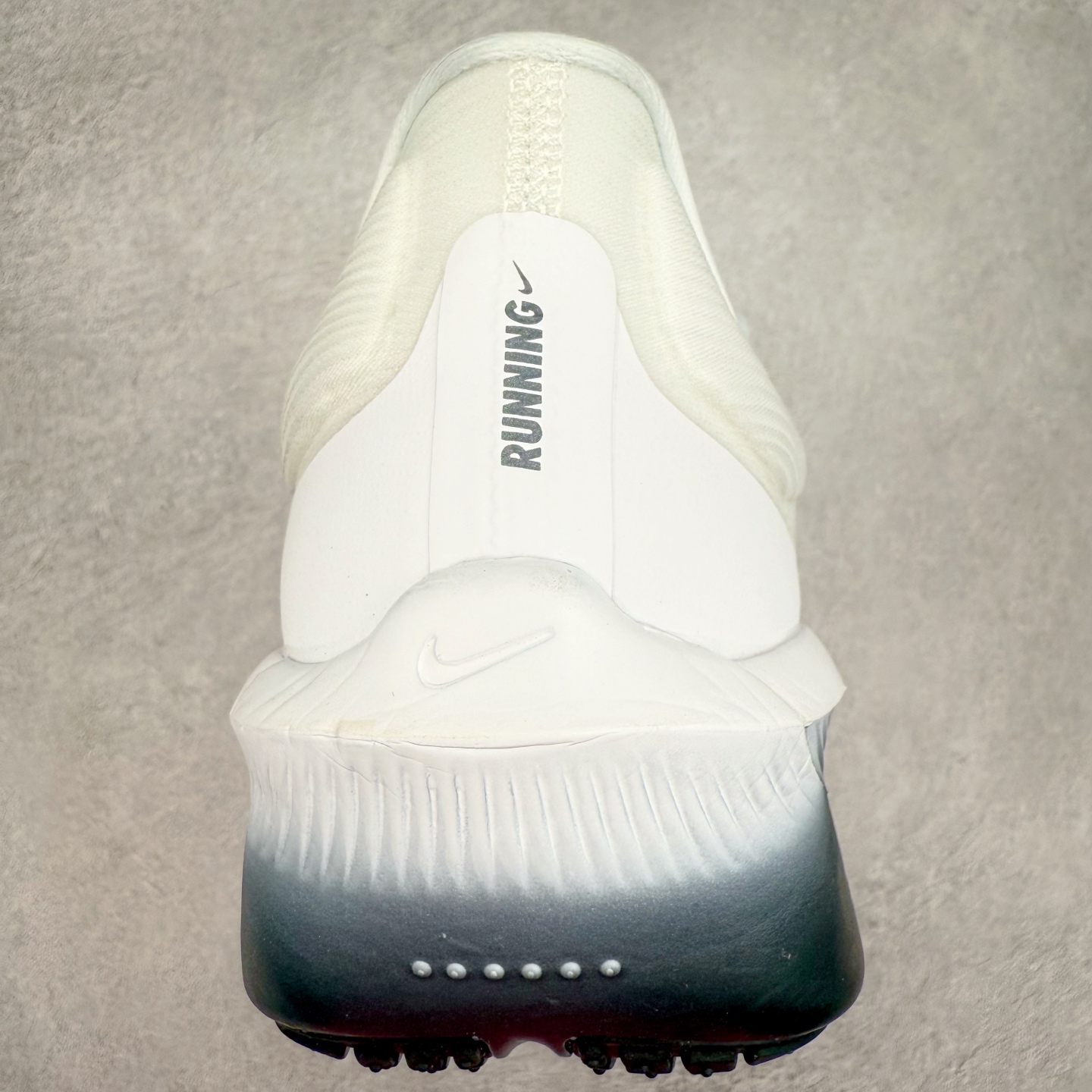 图片[8]-＃TG纯原 NK ZoomX Invincible Run Flyknit 6 轻量跑鞋 飞织低帮休闲运动慢跑鞋 厚底增高 老爹鞋 此鞋专为短跑运动员而生 是为 5 至 10 公里距离的赛事和训练打造 整体设计采用流线型的轻质工程网眼材质构成鞋面 并与其他 Running 旗舰鞋款同样搭载全脚掌 ZoomX 缓冲中底 搭配 Pebax 物料与橡胶外底 ZoomX StreakFly 首发配色以Prototype呈现 其灵感是来自开发期间的磨损测试 透过编号的标记与内侧的预期跑步距离突出研发过程 尺码：36 36.5 37.5 38 38.5 39 40 40.5 41 42 42.5 43 44 45-选品中心